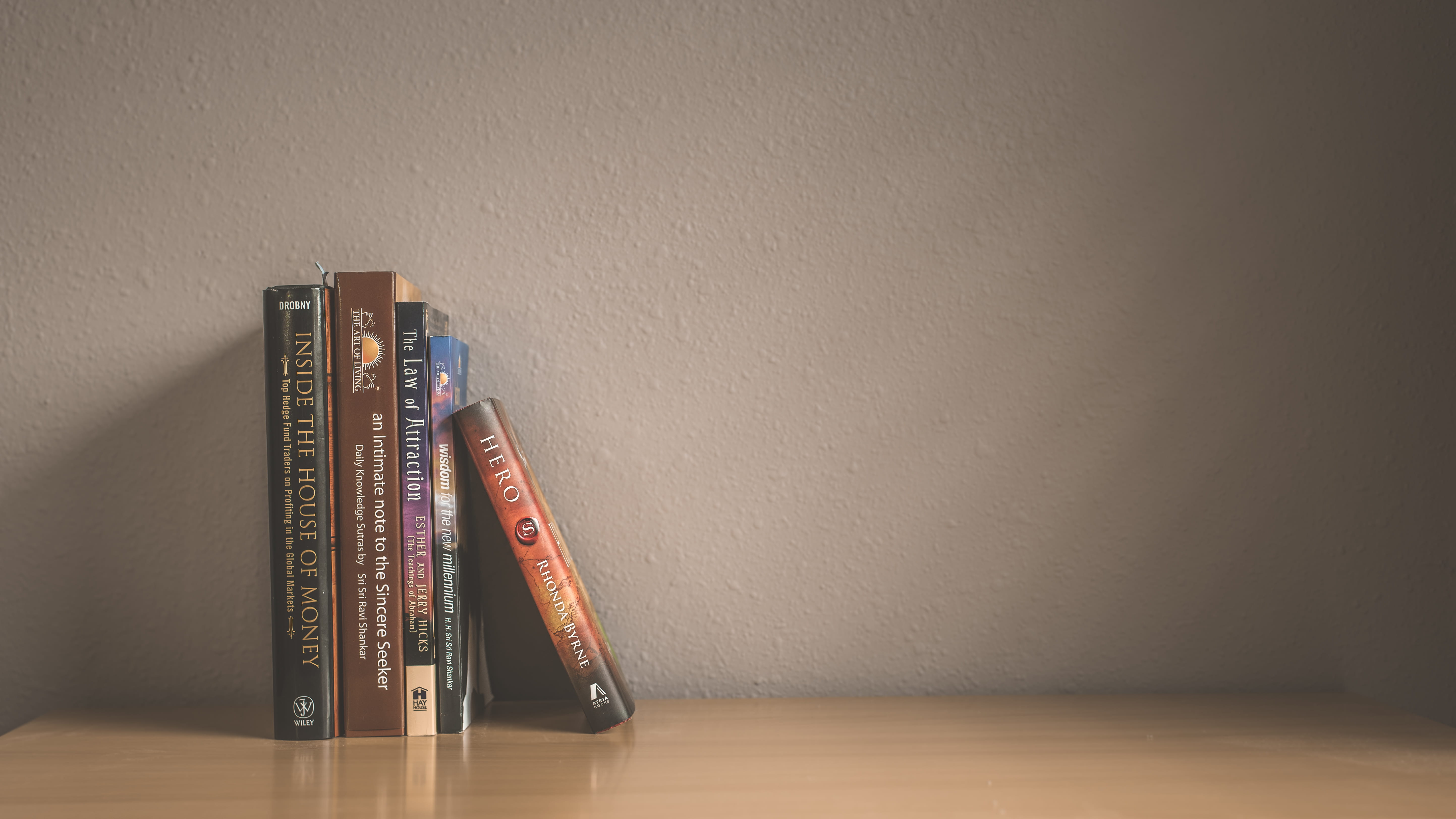 5K, paper currency, library, copy space, writing instrument, house, education, room, publication, table, wall - building feature, still life, natural light, HD Wallpaper