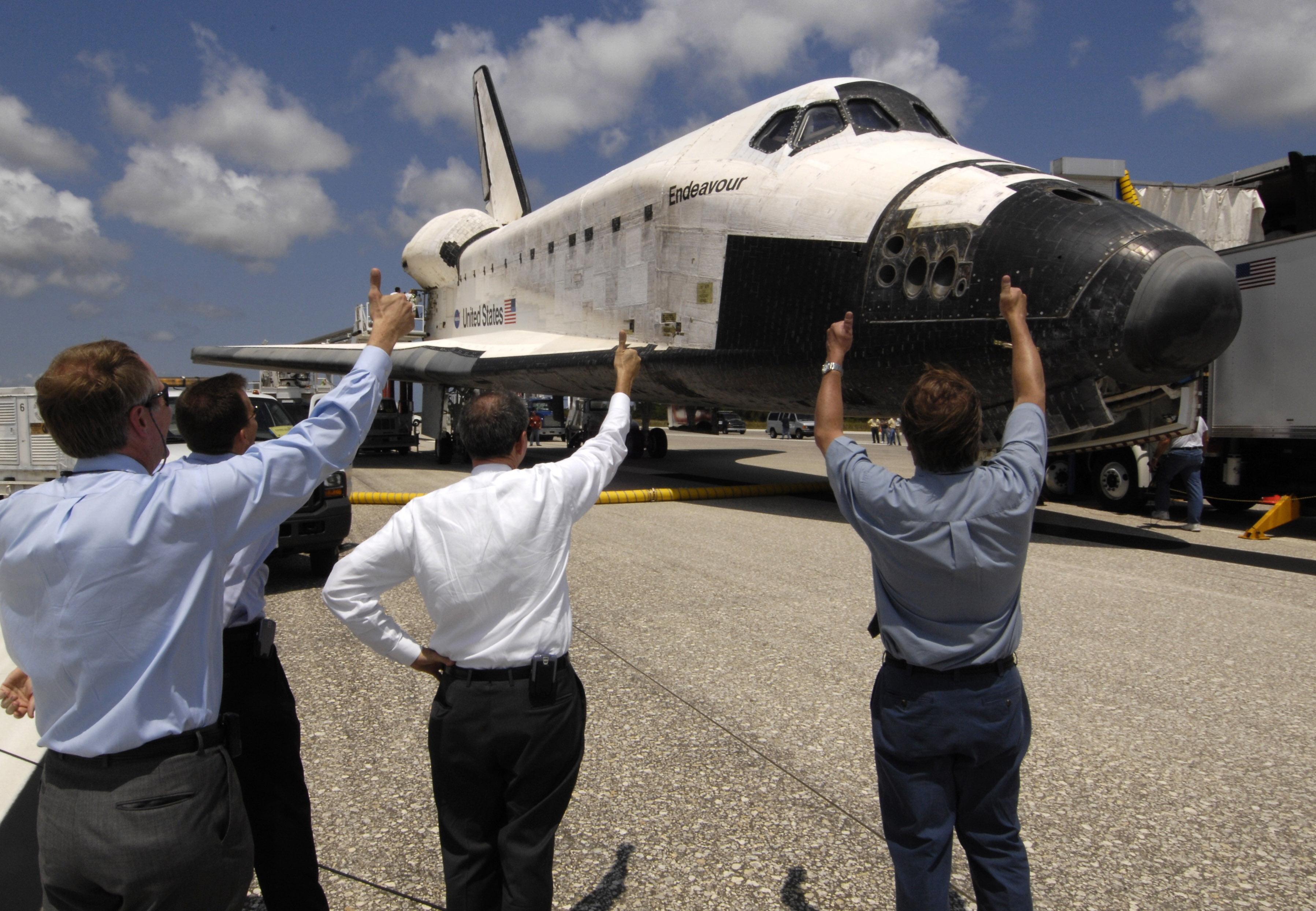 three quarter length, caucasian Ethnicity, arms raised, air Vehicle, airport, transportation, group of people, travel, black, rear view, business, nature, HD Wallpaper