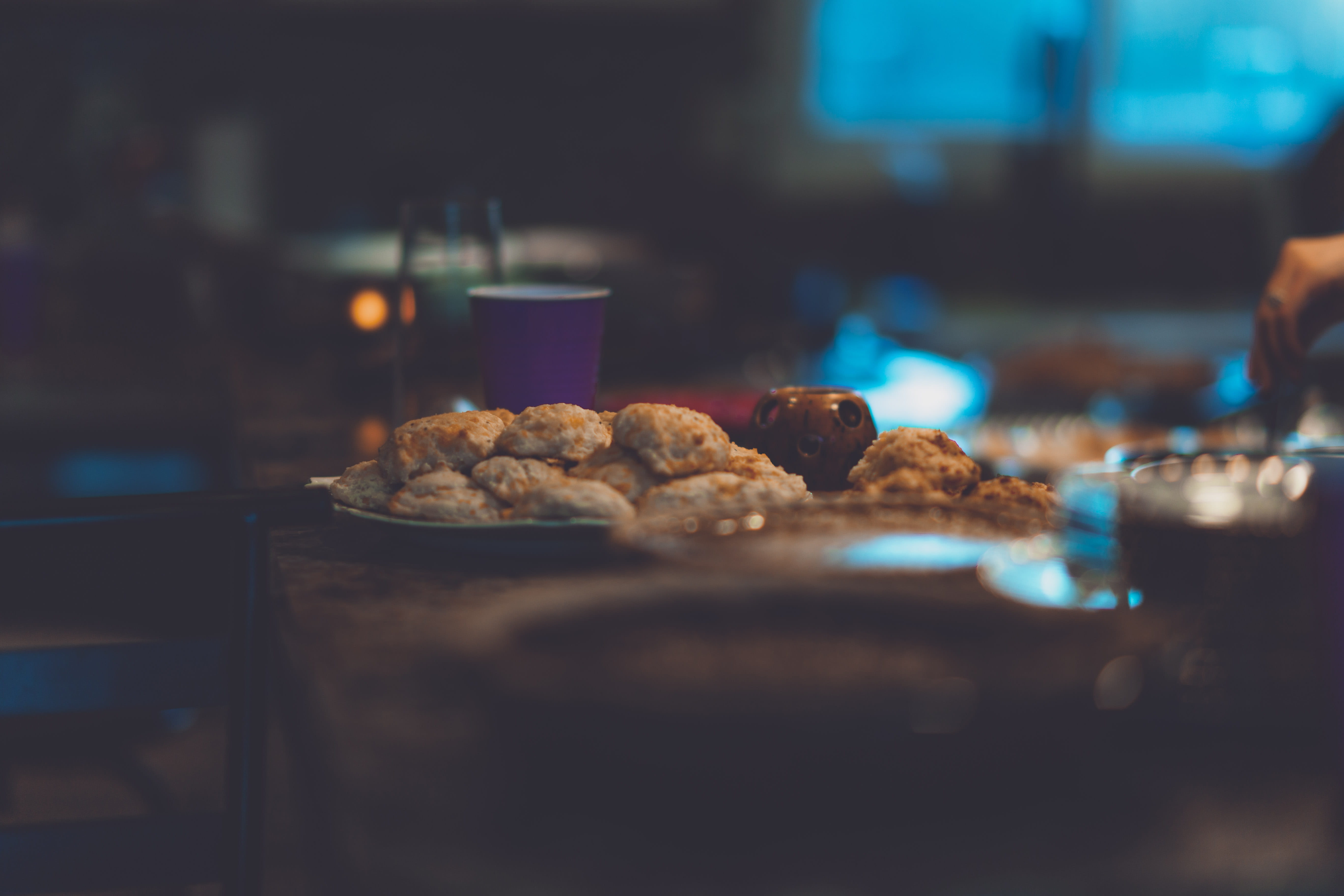 illuminated, tasty, freshness, business, blur, kitchen, dinner table, table, restaurant, indoors, finger food, evening, selective focus, food photography, HD Wallpaper