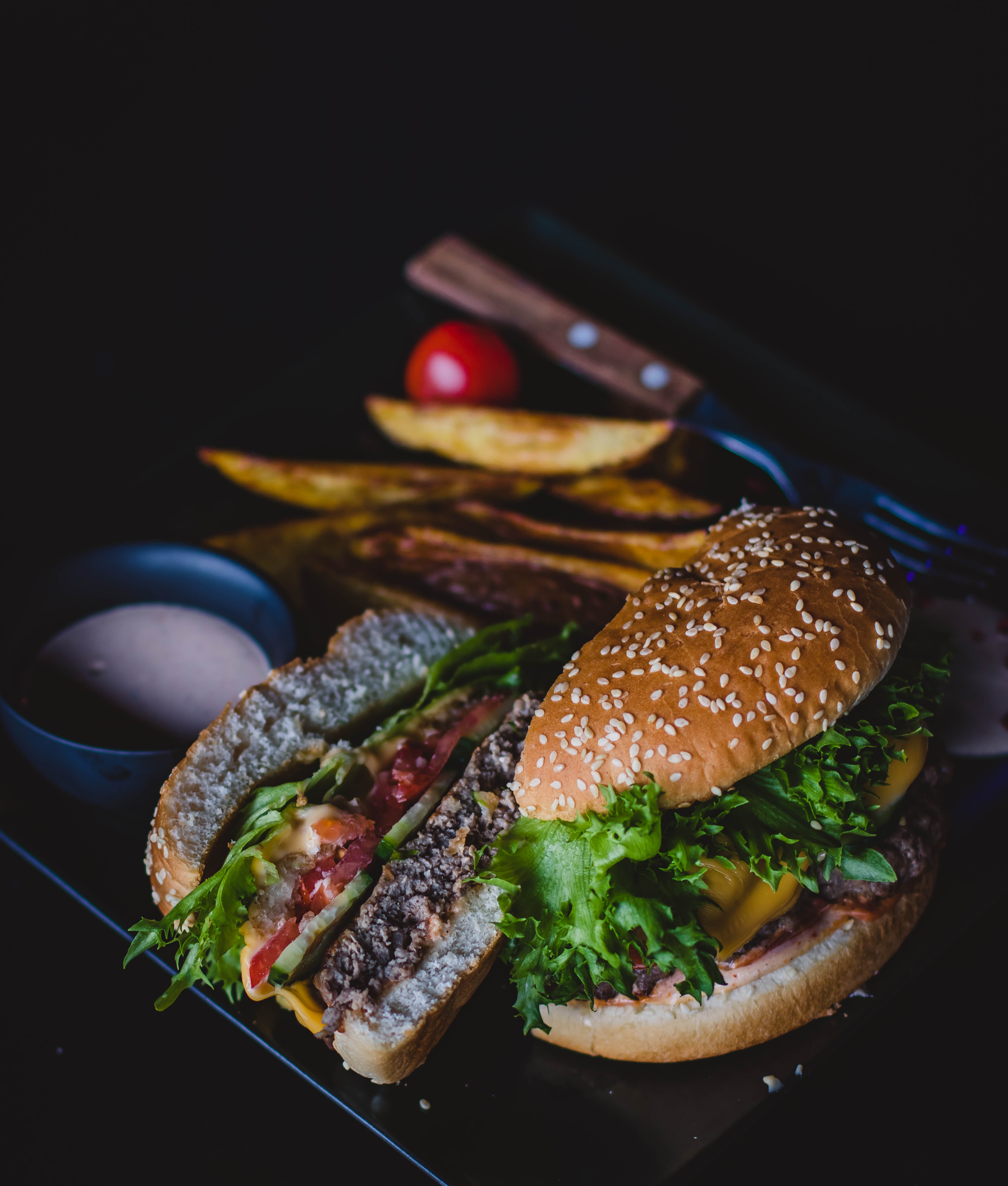 unhealthy eating, no people, food and drink, close-up, tomato, still life, food, sesame, freshness, dinner, black background, cuisine, sandwich, fast food, Phone HD Wallpaper