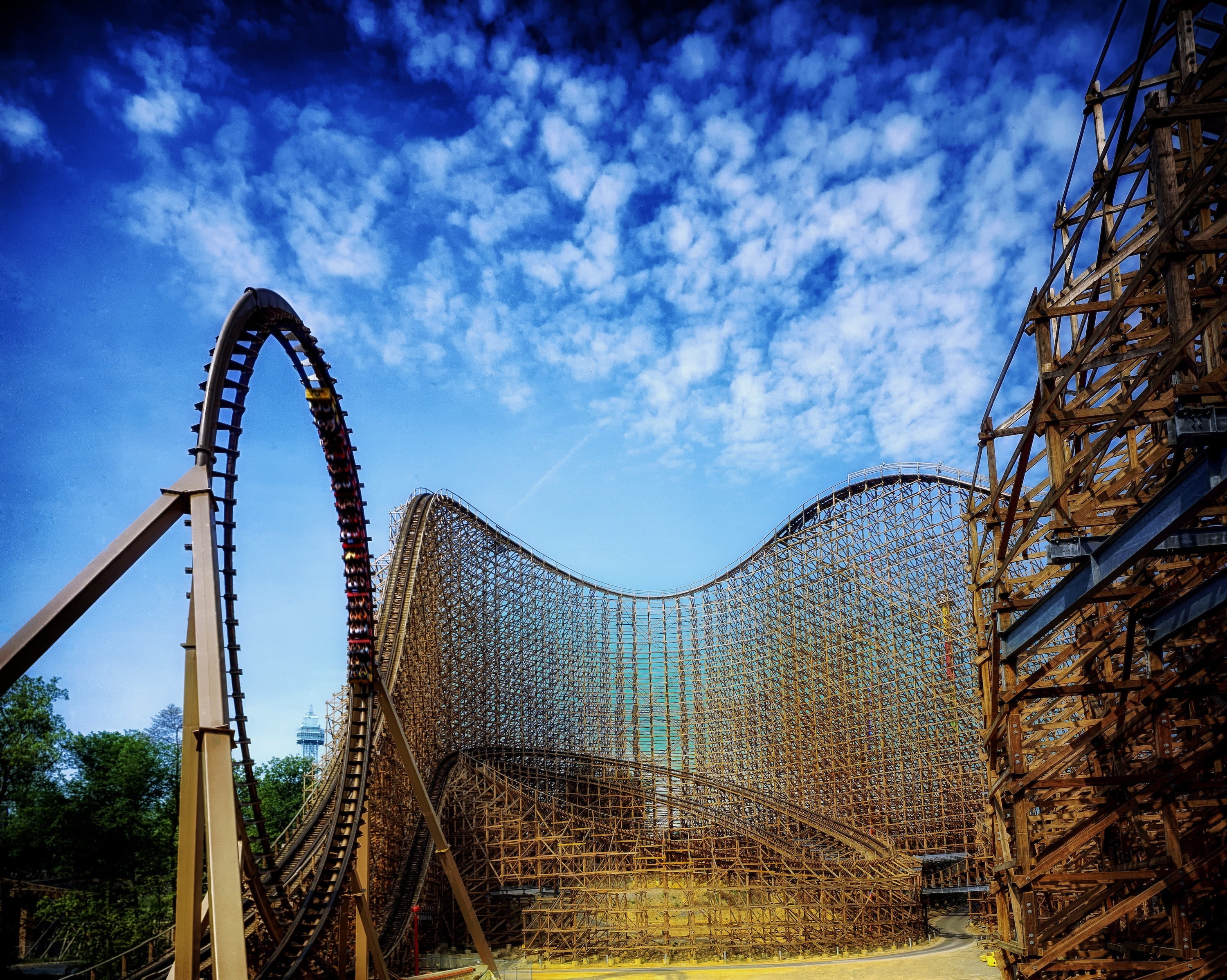 view, 2K, day, thrilling, built structure, clouds, kings island, bizarre, ohio, playground, amusement park ride, sky, building, thrills, slide - play equipment, HD Wallpaper