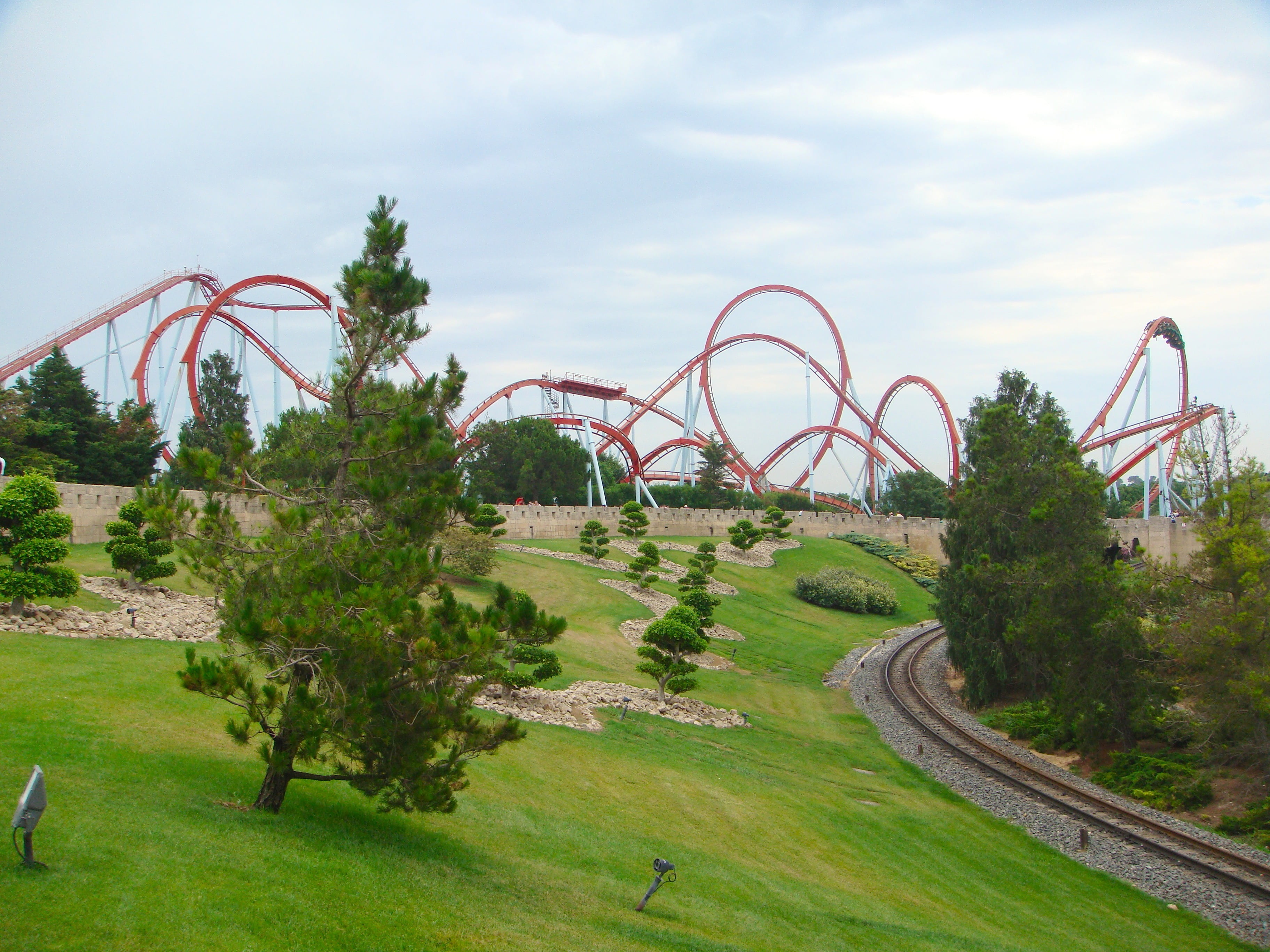 built structure, spain, amusement park, roller, nature, 2K, across, trees, daytime, field, summer, ride, clouds, countryside, incidental people, outdoors, HD Wallpaper
