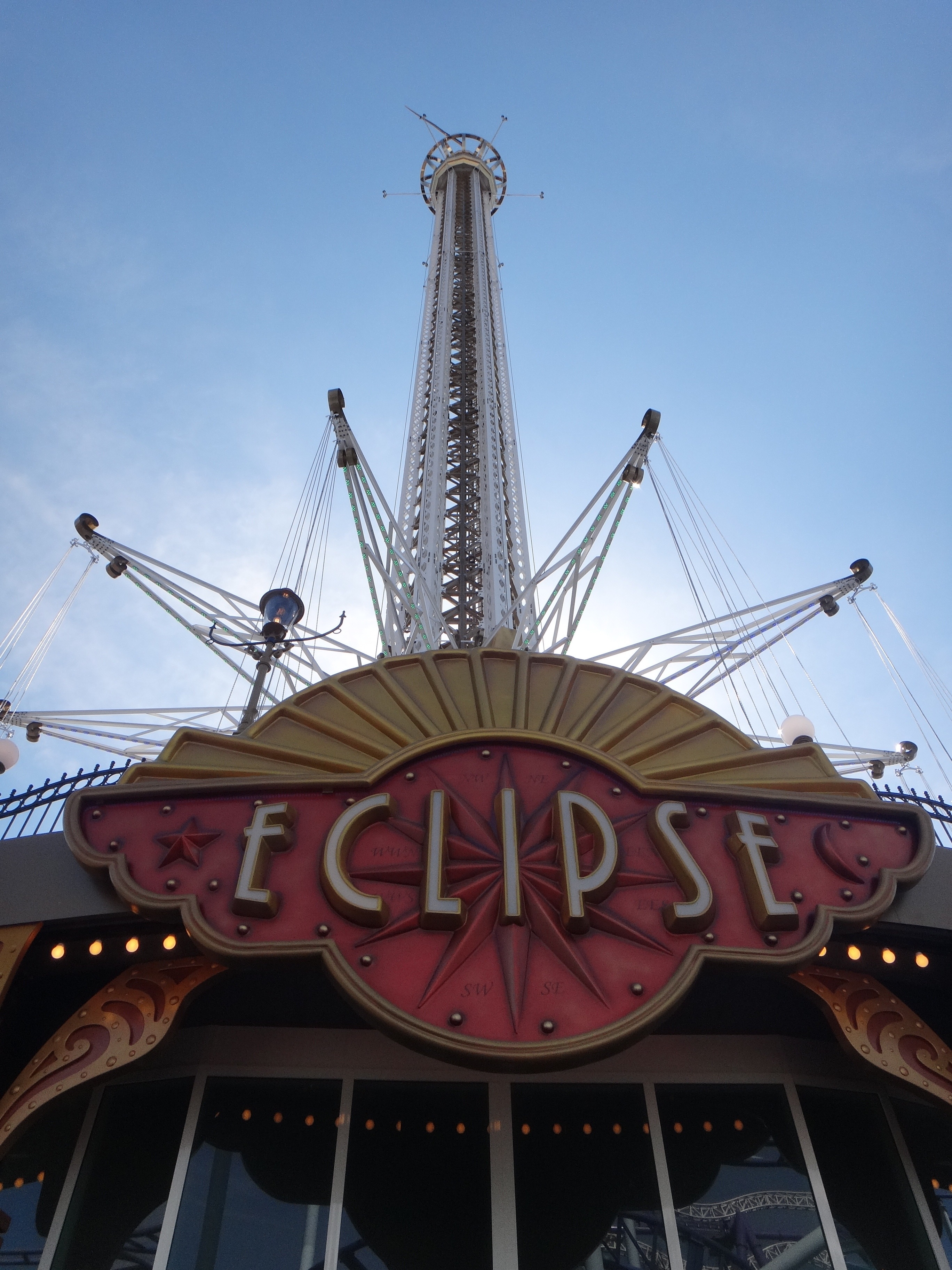 speed, attraction, pleasure, leisure, no people, fair, clear sky, fairground, eclipse, low angle view, day, nature, 2K, fun, stockholm, architecture, high, Phone HD Wallpaper