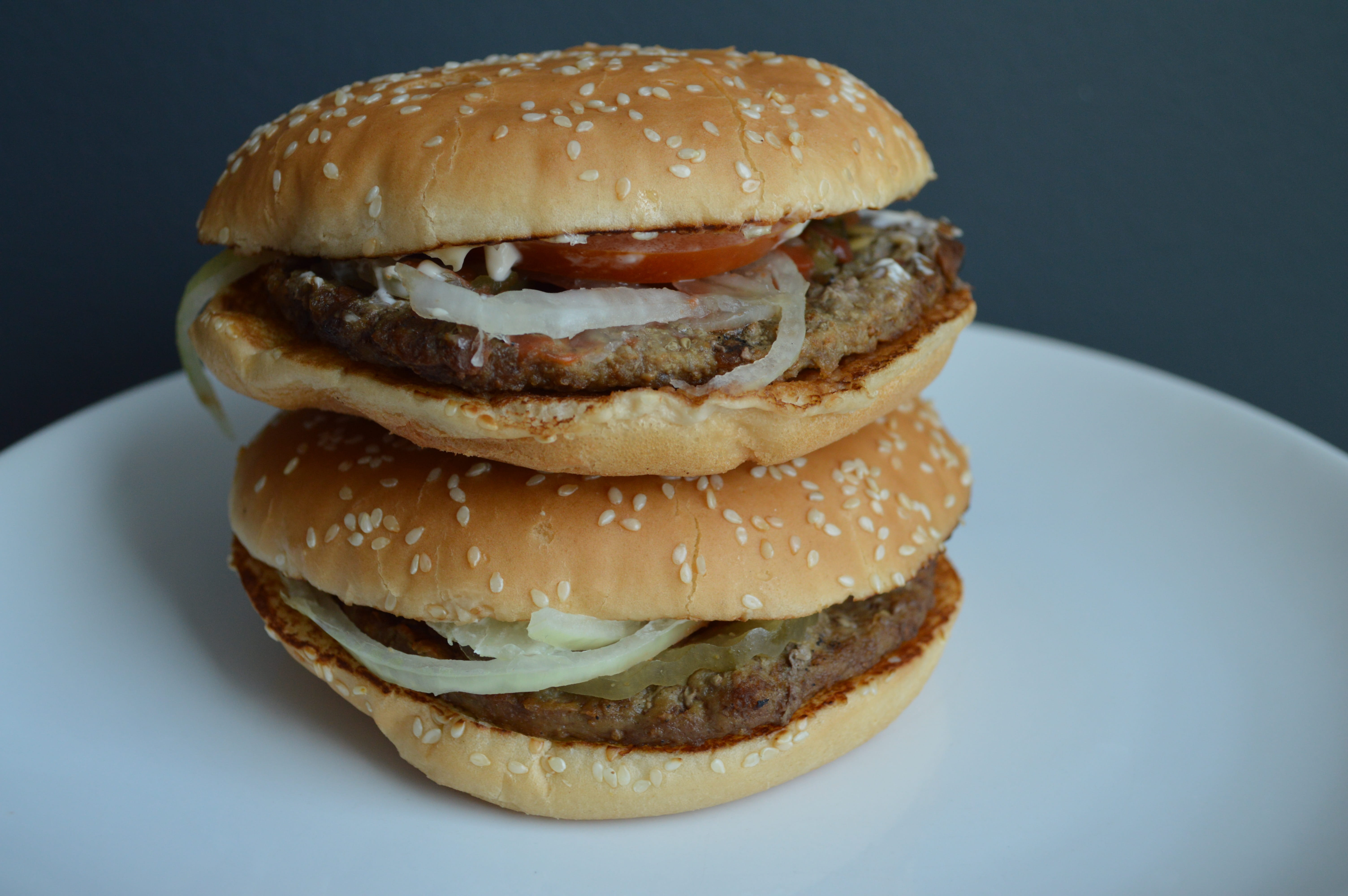 american, gourmet, steak, cheese, close-up, freshness, ready-to-eat, plate, indoors, snack, indulgence, fast, nutrition, sauce, design, bun, bread, pub, HD Wallpaper