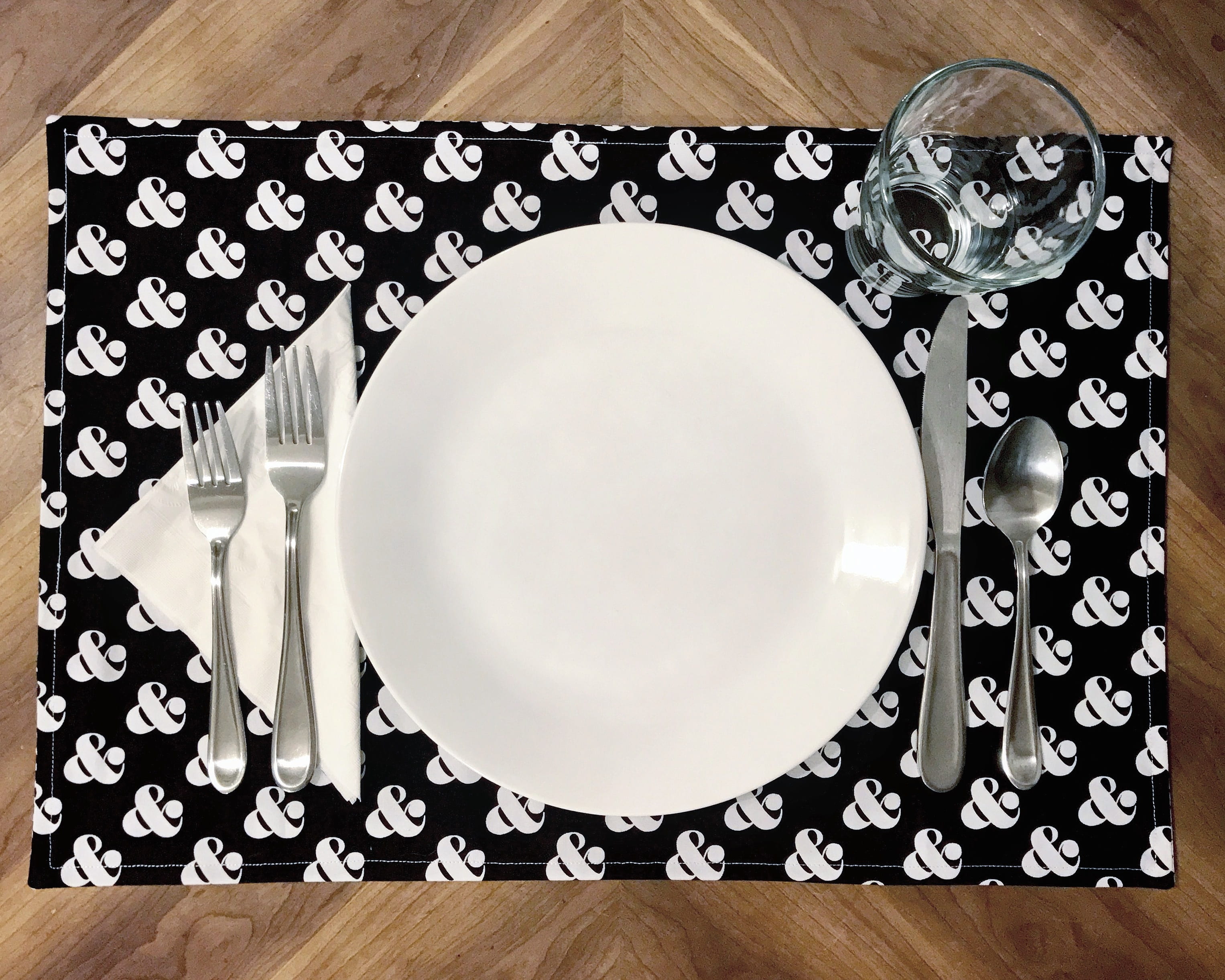 knife, plate, indoors, food, wood - material, pattern, set, dinner, white, cuisine, shape, dish, fork, empty, black color, white color, empty plate, dishes, HD Wallpaper