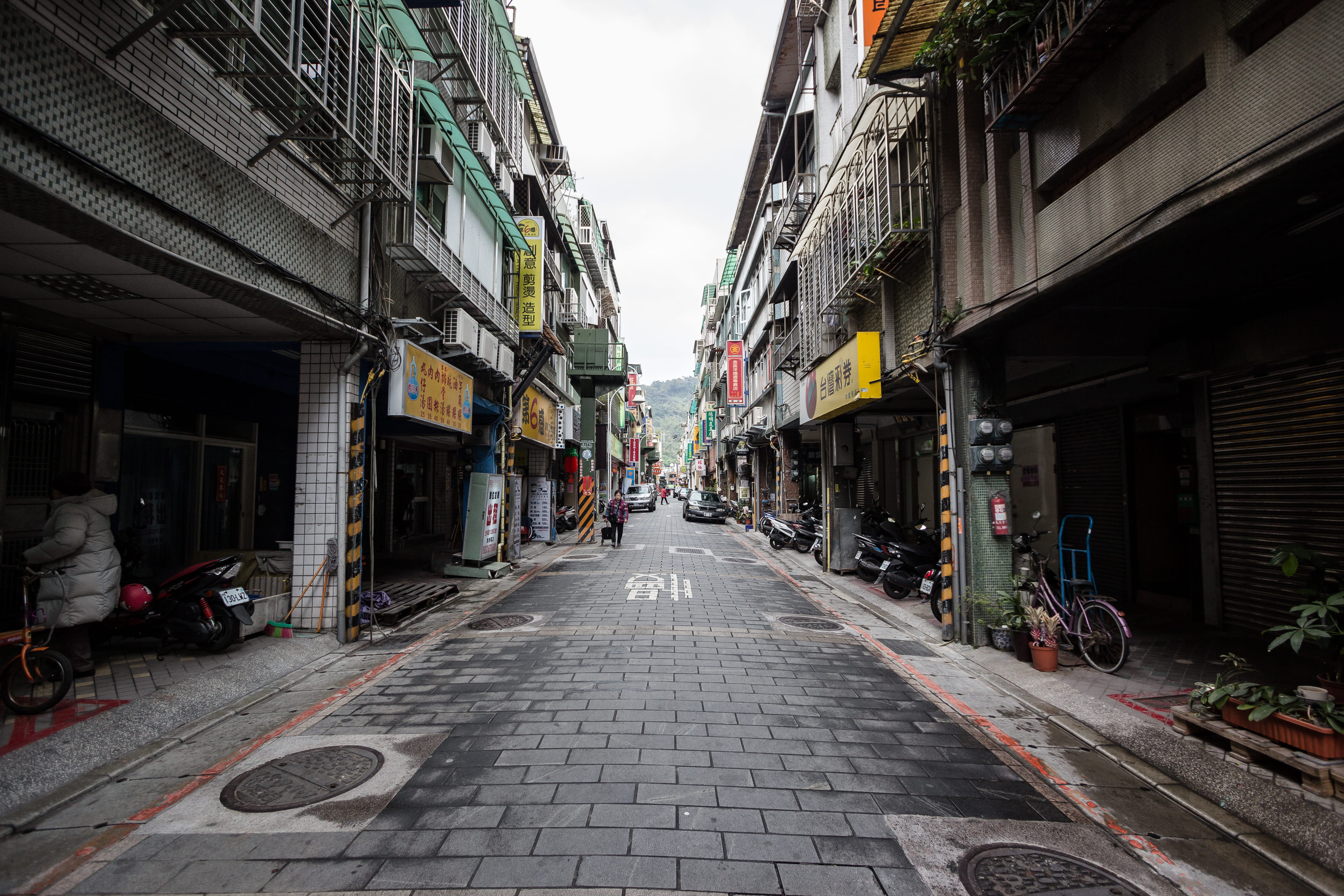 paving stone, street, city, taipei city, outdoors, residential district, sky, taipei, footpath, long, architecture, transportation, road, taiwan, building, HD Wallpaper