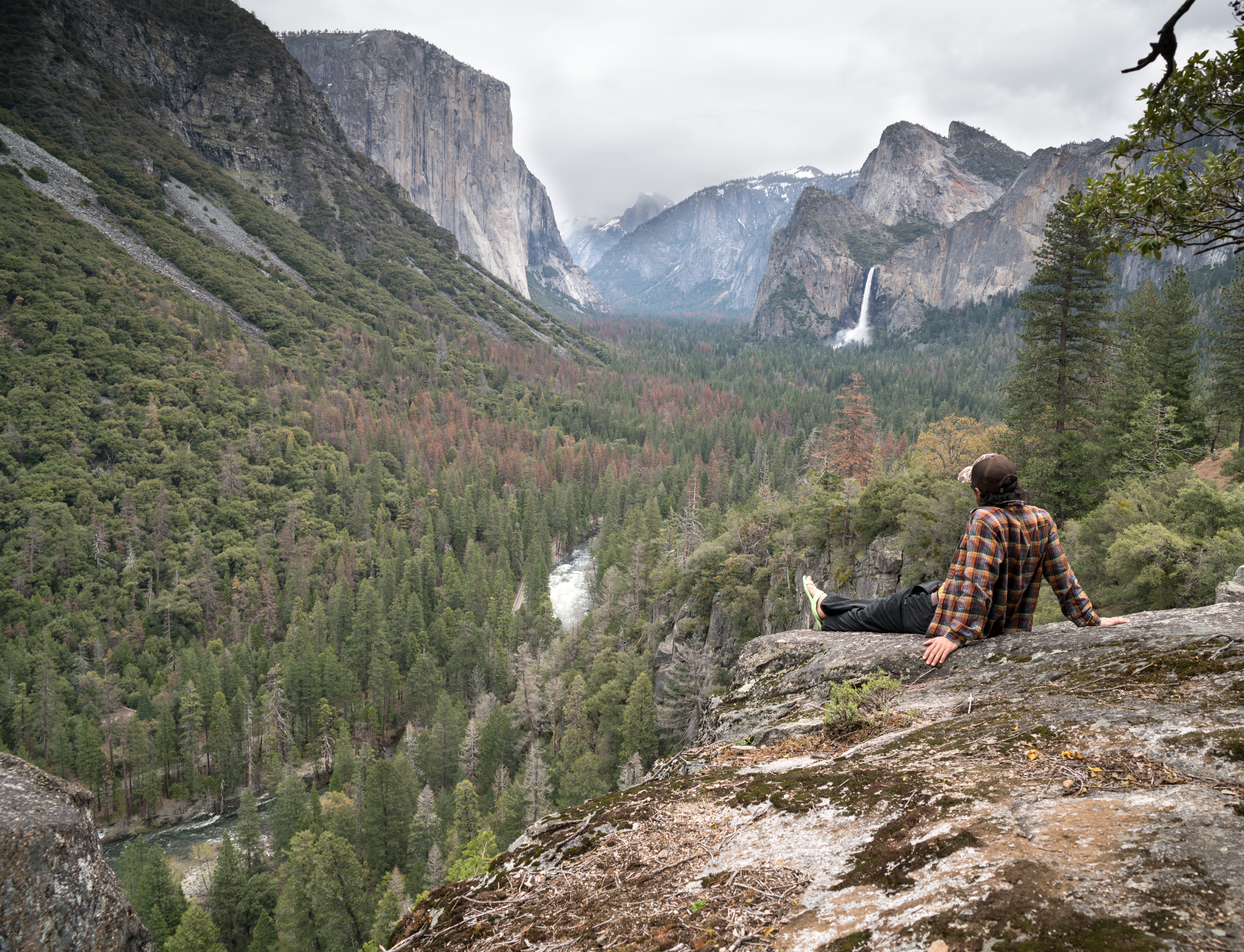 real people, tranquility, expedition, views, exploring, life, great outdoors, outdoors, scenics - nature, rock - object, rock, looking at view, mountain range, HD Wallpaper