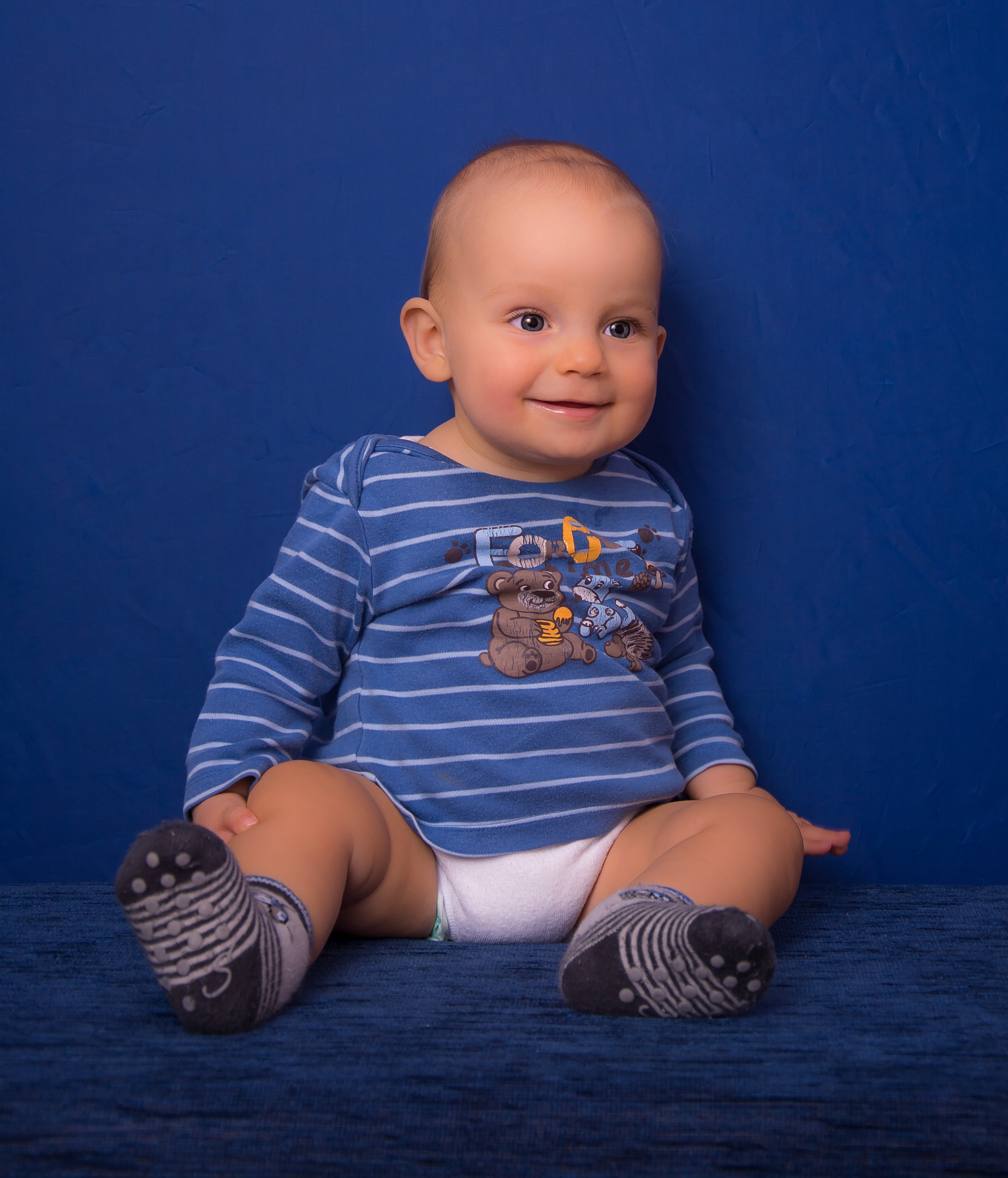 sitting, face, young, lucky soul, blue, small child, cute, live new, beautiful, portrait, laugh, smiling, view, indoors, family, blue background, childhood, Phone HD Wallpaper
