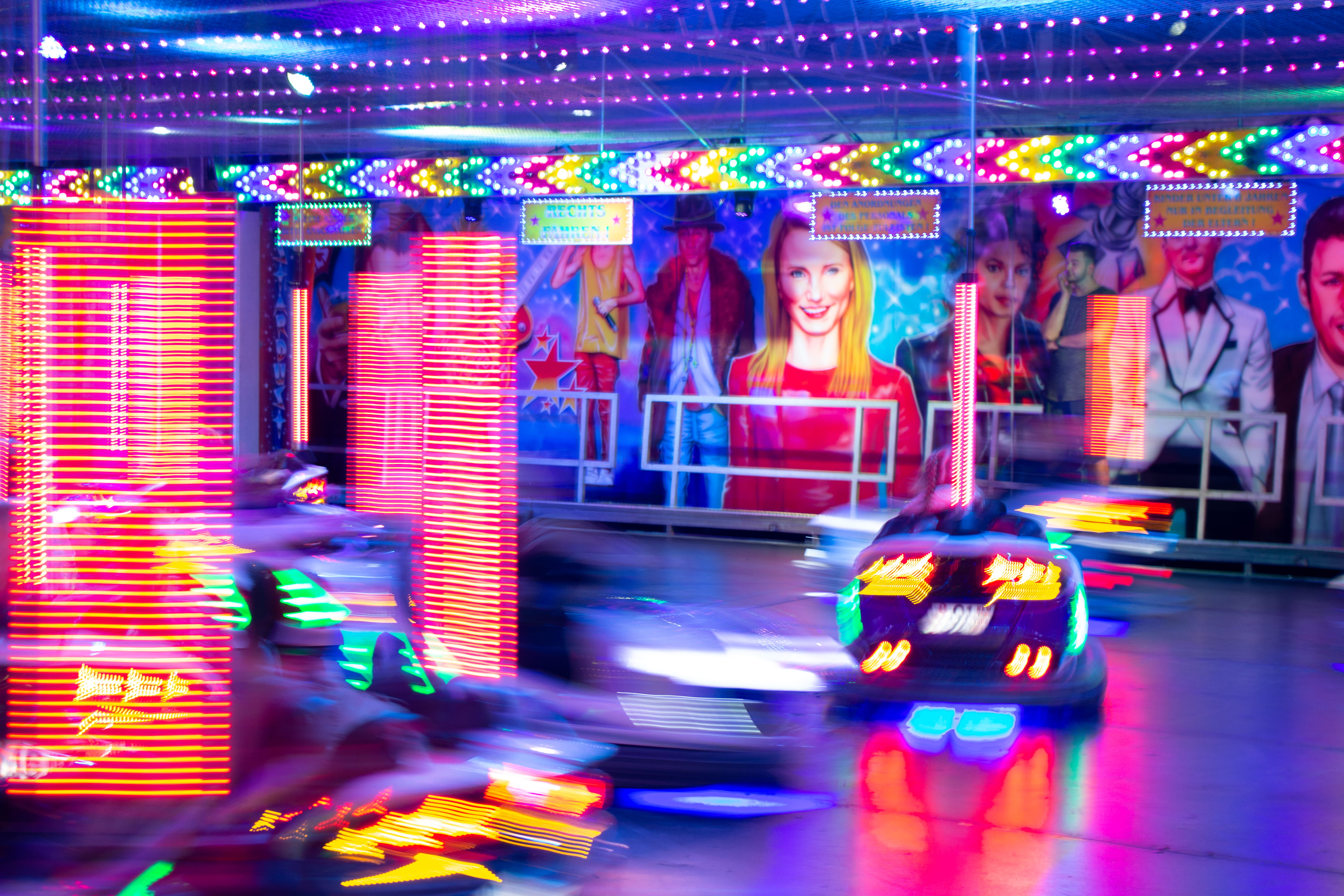 glitch, ride, 5K, young adult, night, excitement, colours, positive emotion, motion, people, neon, hamburgdom, hamburg, men, nightlife, women, emotion, HD Wallpaper