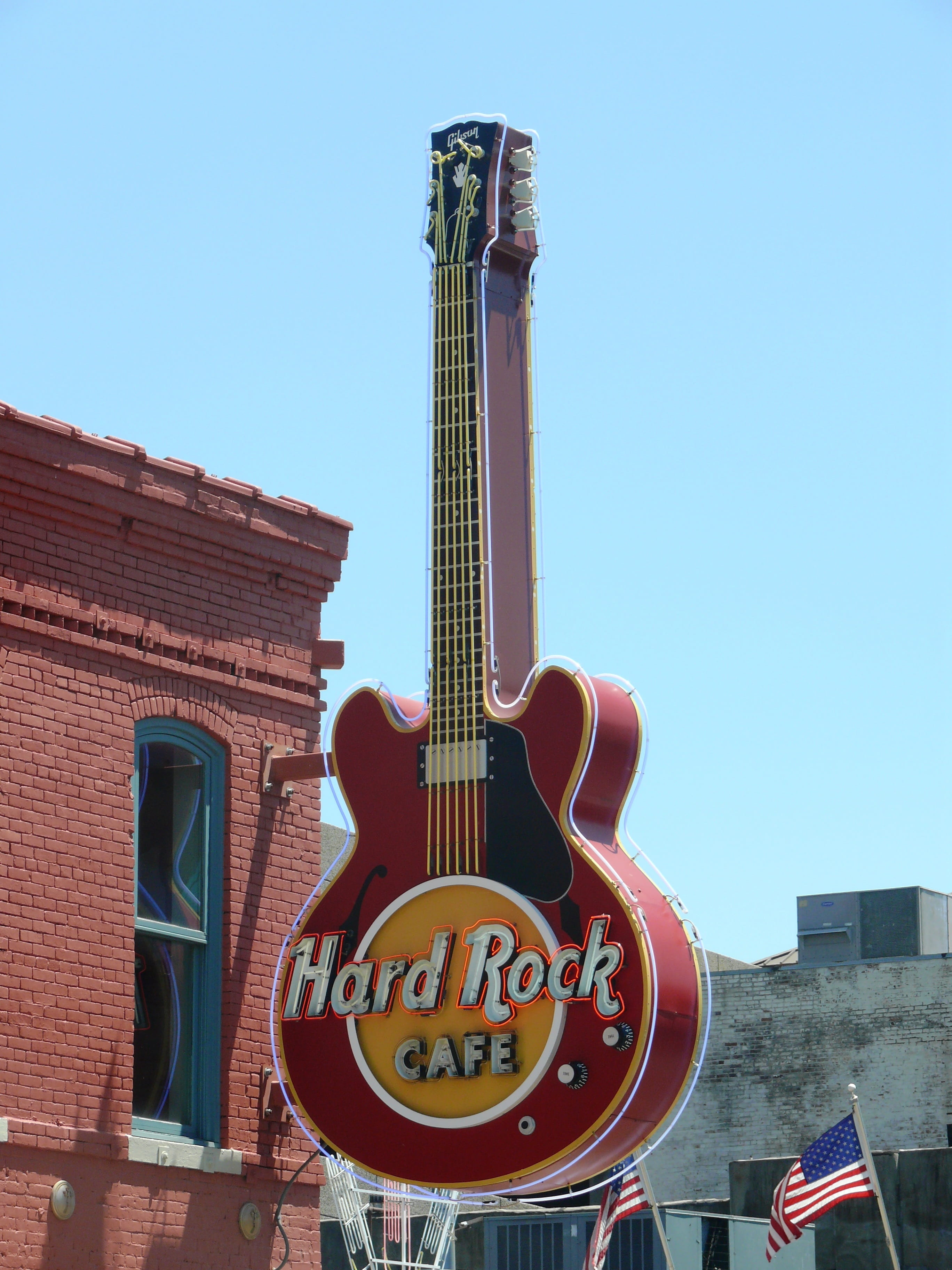 communication, western script, building exterior, string instrument, america, sky, office building exterior, usa, blue, sign, day, text, Guitar, outdoors, Phone HD Wallpaper