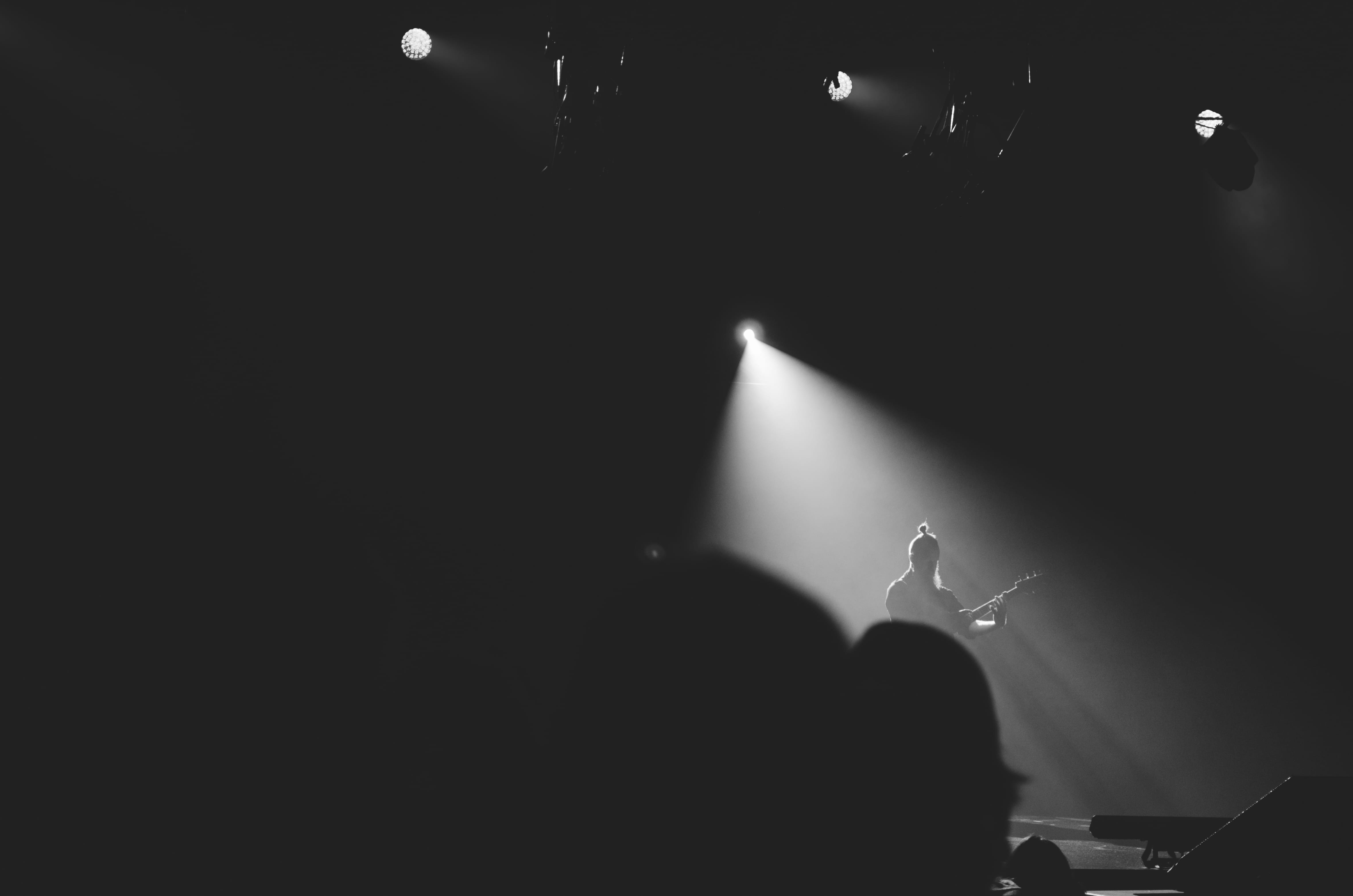 silhouette, man, stage Light, spotlight, stage, black and white, music festival, music, night, person, stage - Performance Space, stadium, musical instrument, HD Wallpaper
