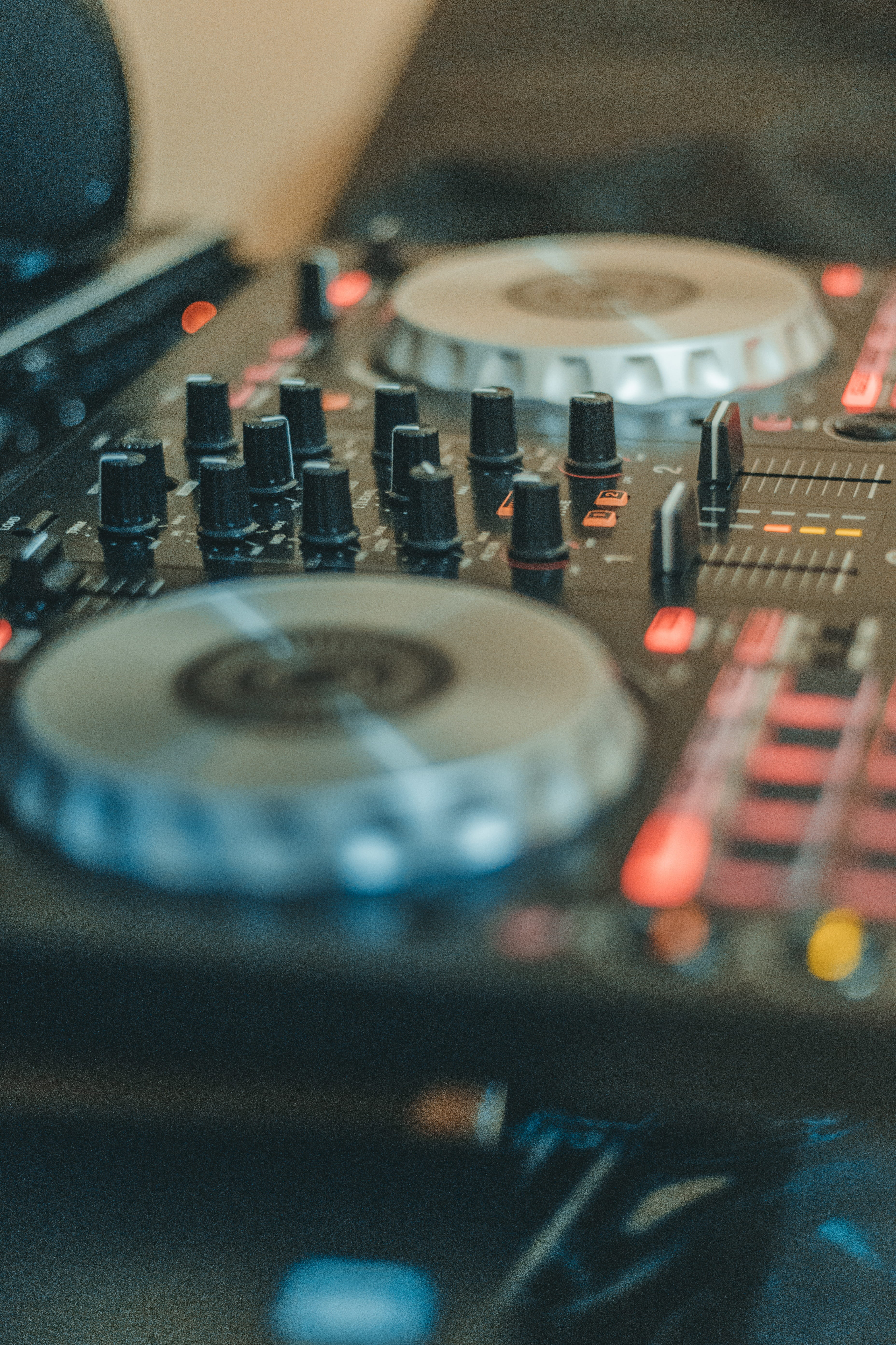 digital, turntable, stereo, musical equipment, bedroom, no people, dj, recording studio, arts culture and entertainment, mixer, nightlife, sound recording equipment, Phone HD Wallpaper