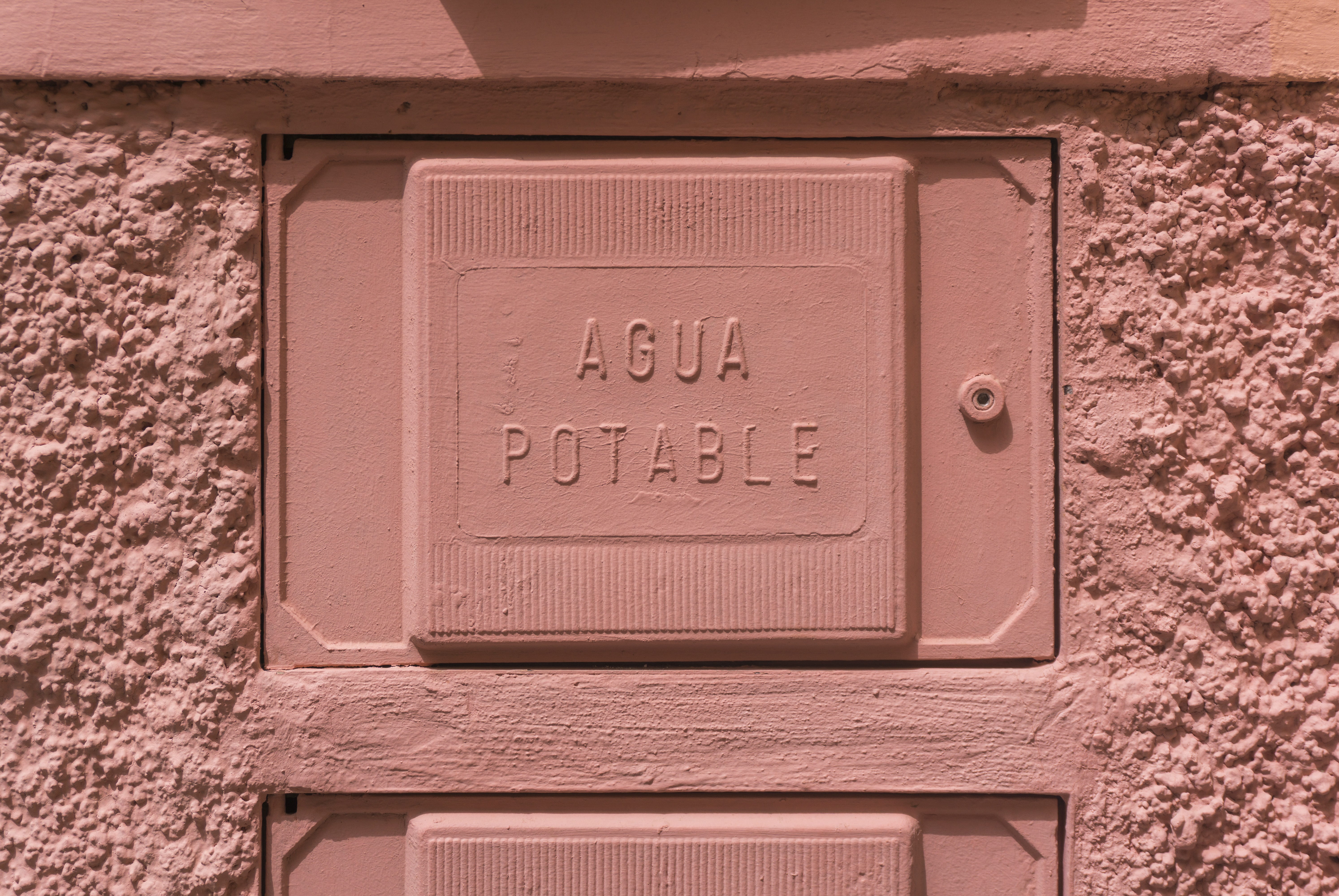 municipality, amenities, minimal, building exterior, maintenance, village, built structure, close-up, text, facade, door, rusty, water, infrastructure, HD Wallpaper
