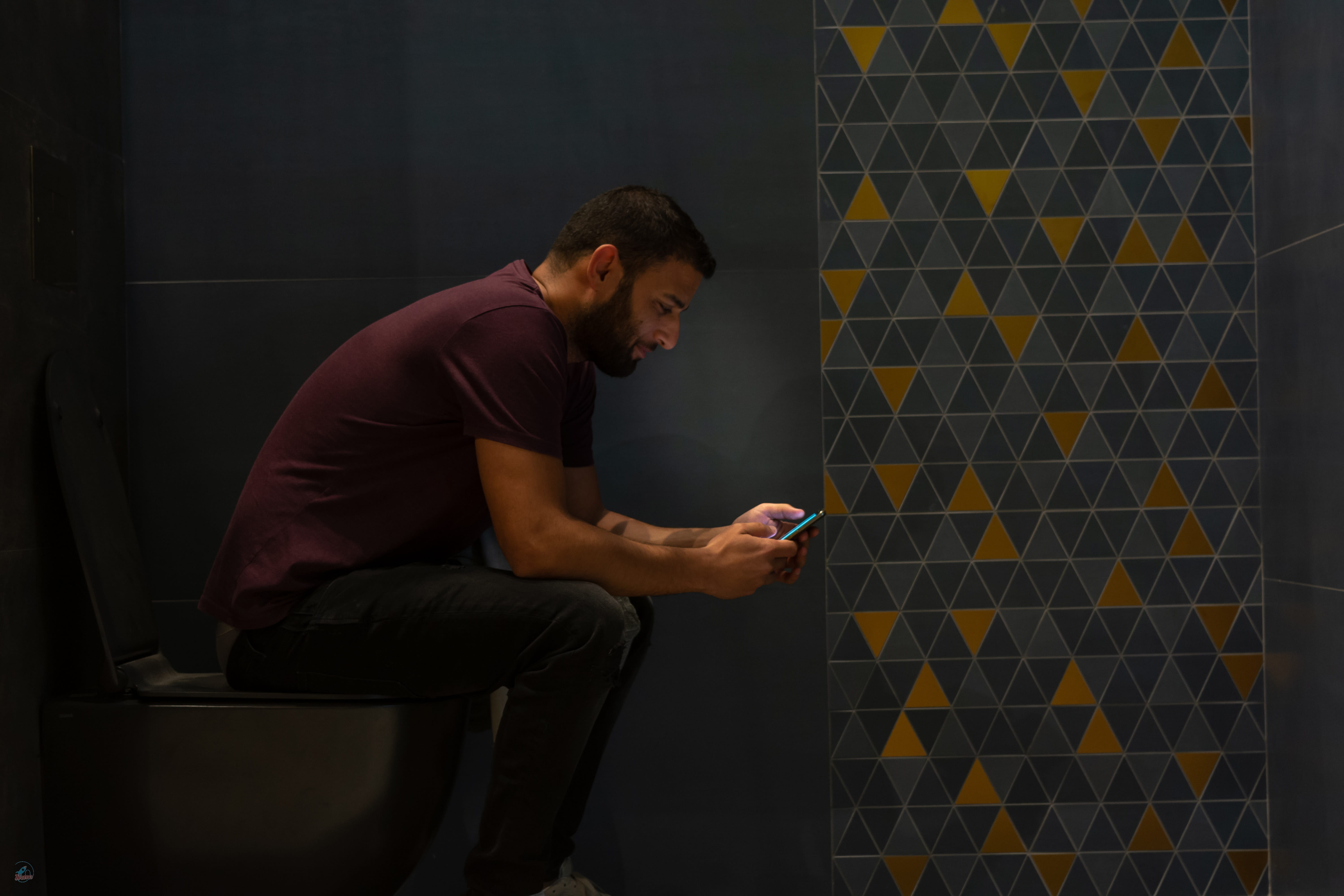 gents, portable information device, one person, telephone, communication, young adult, using phone, smart phone, poop, 5K, shower, connection, white, text messaging, HD Wallpaper