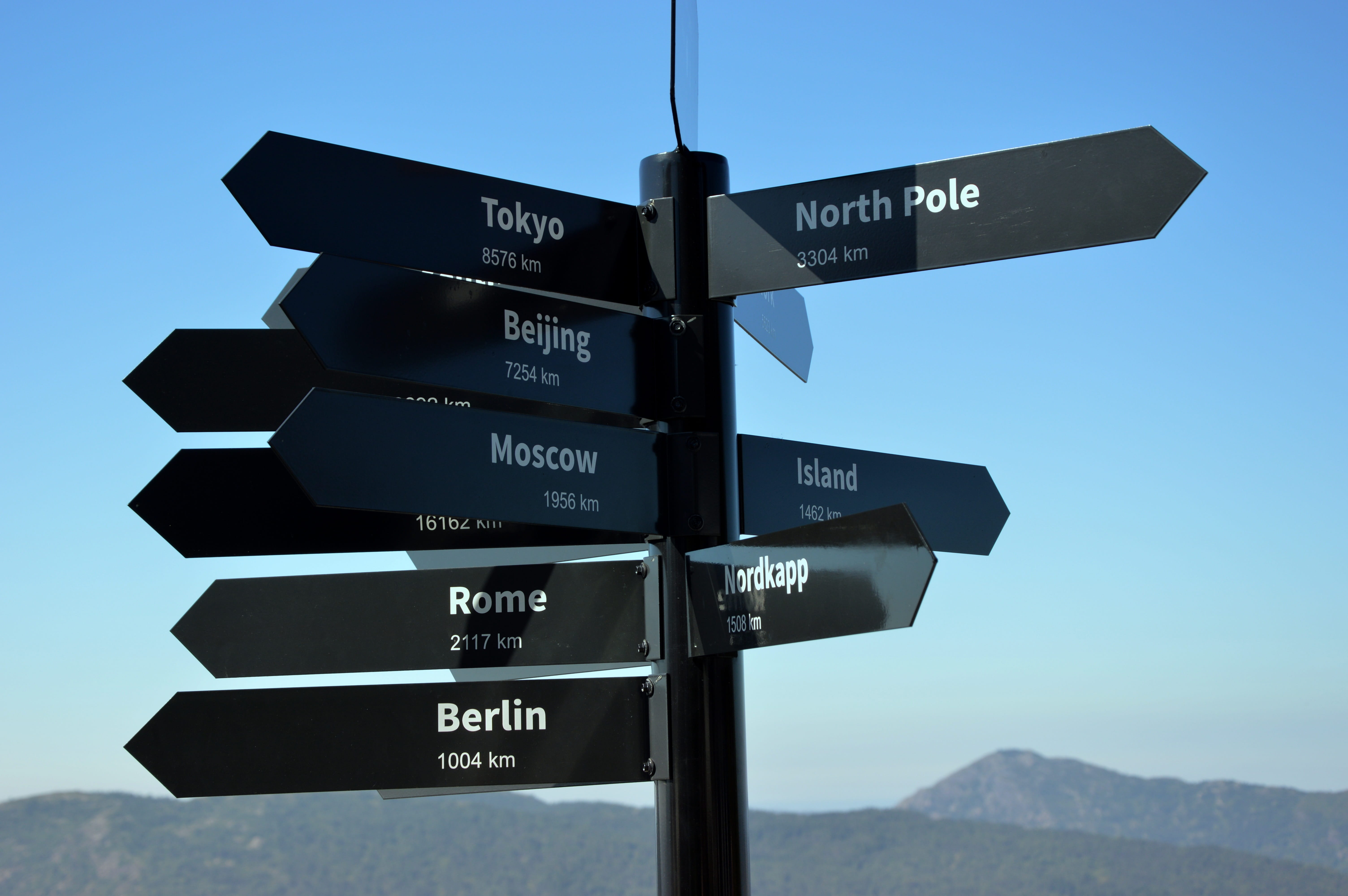 signs, directory, day, text, guidance, communication, mountain, direction, road sign, information, information sign, sign, cities, outdoors, 5K, sky, directional sign, HD Wallpaper