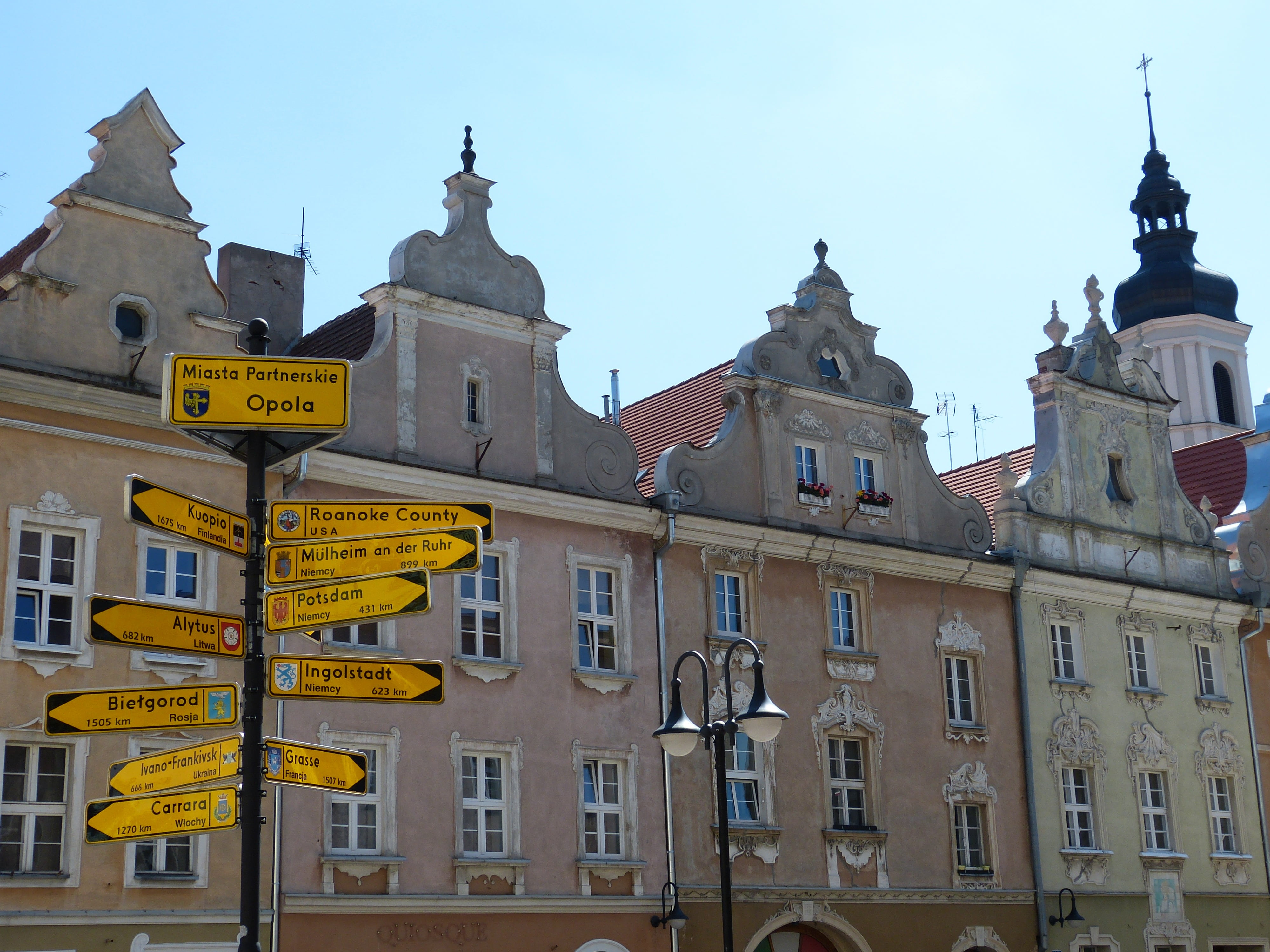 clear sky, sky, church, city, residential district, market, sign, communication, built structure, outdoors, sunlight, architecture, directory, historically, HD Wallpaper