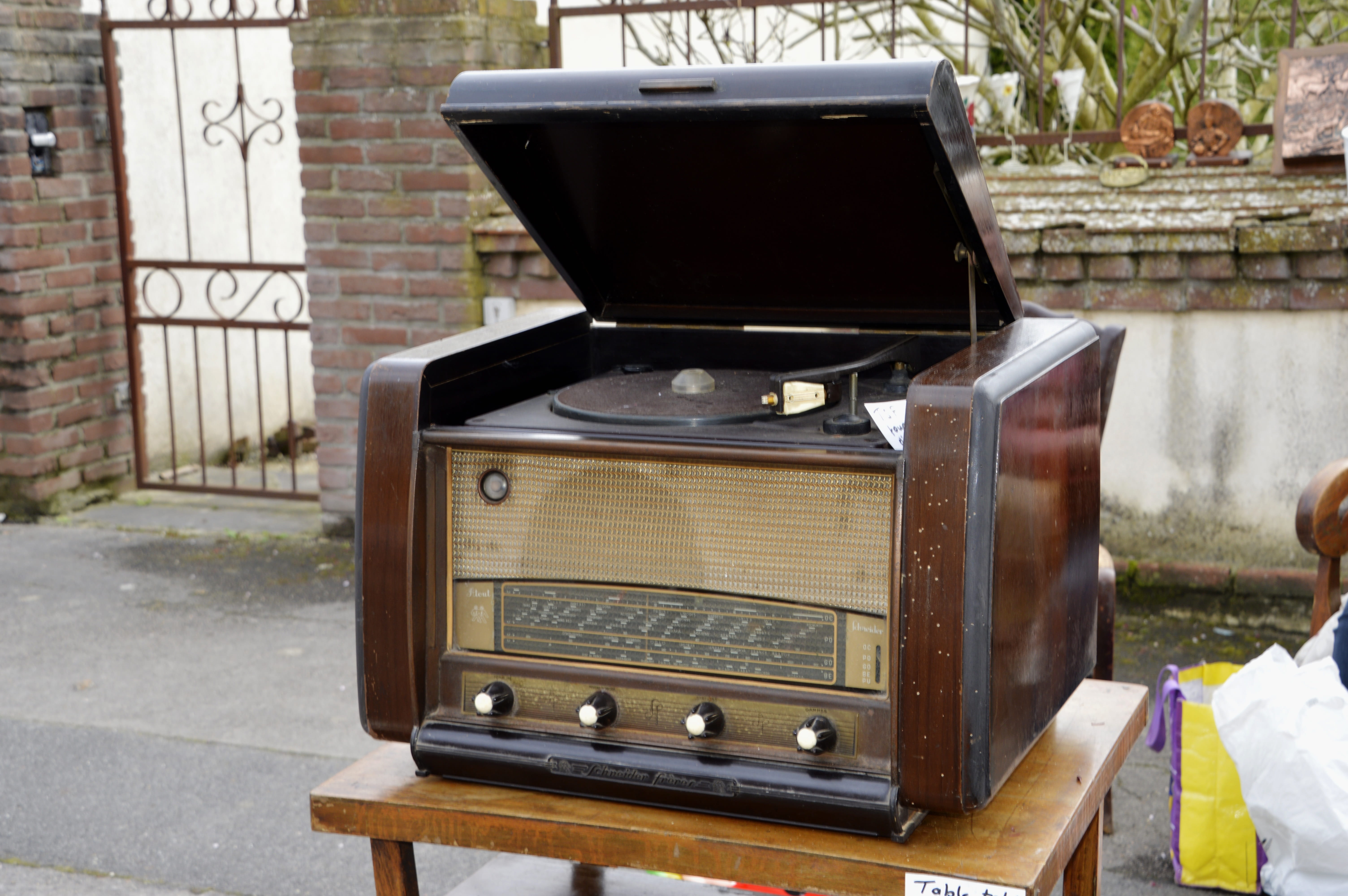 music, retro, radio, retro styled, turntable, city, flea market, old, technology, day, arts culture and entertainment, at the age of, wood, disk, empty attic, HD Wallpaper