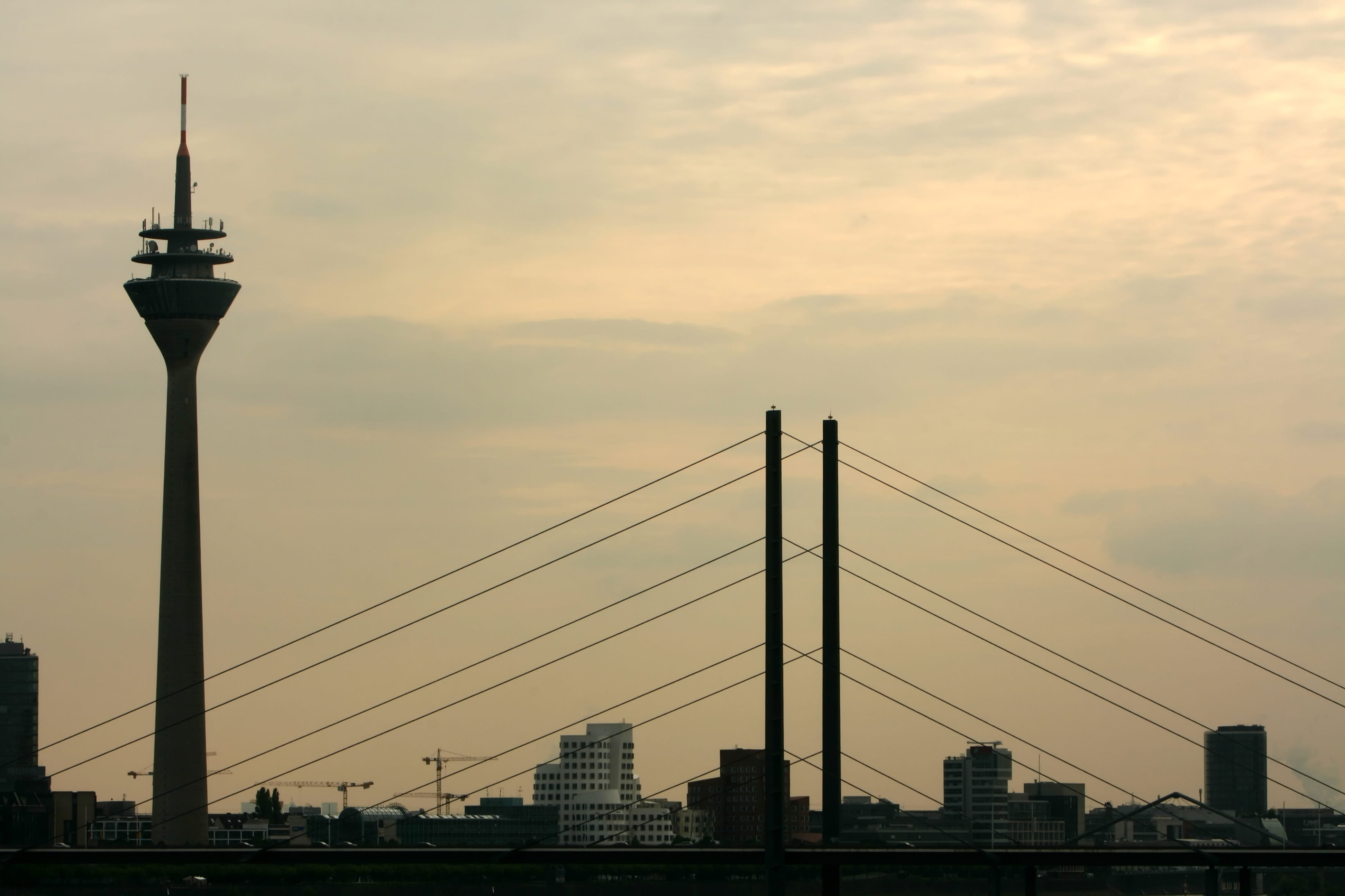 street light, City, 4K, skyscraper, built structure, Architecture, Rhine, cloud - sky, evening, tourism, building, Düsseldorf, nature, homes, outdoors, HD Wallpaper