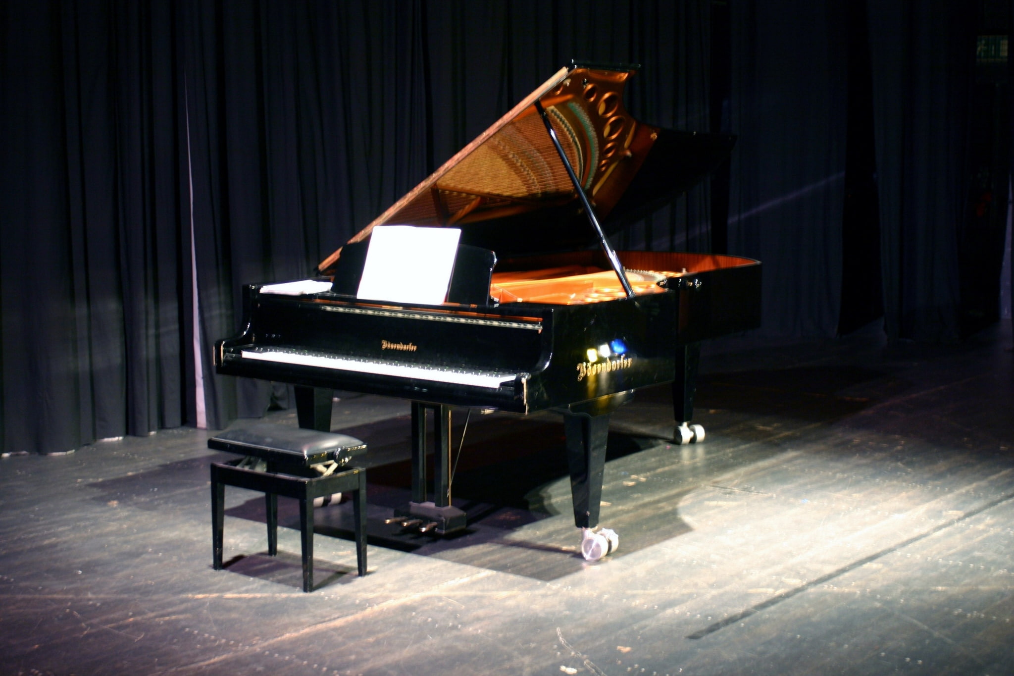 indoors, classical style, stage - performance space, grand piano, classical music, musical instrument, spotlight, no people, sheet music, keyboard instrument, HD Wallpaper