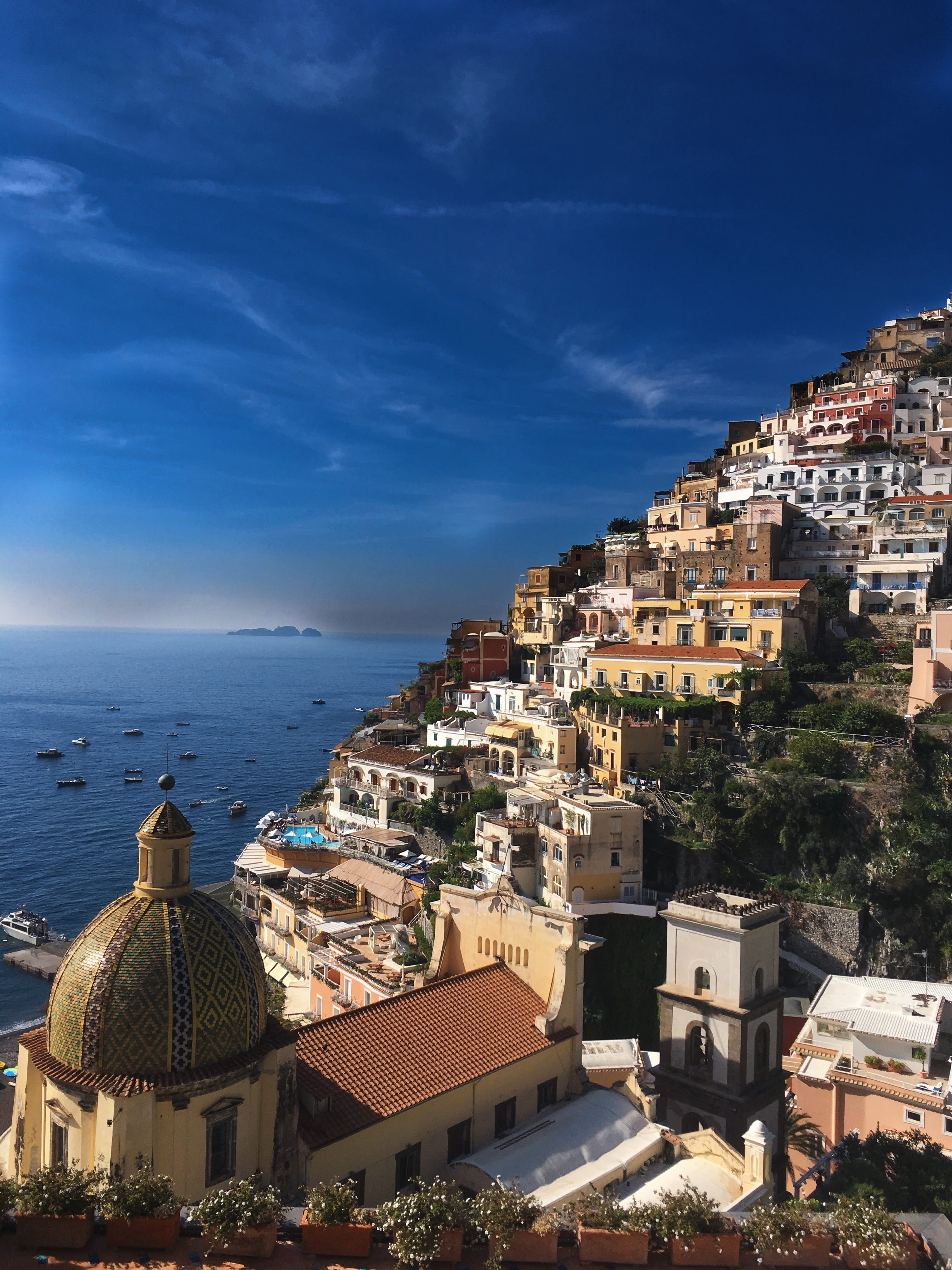 Italie, cloud - sky, cityscape, hollydays, building exterior, blue, travel, city, residential district, see, sky, travelling, capri, townscape, building, Phone HD Wallpaper