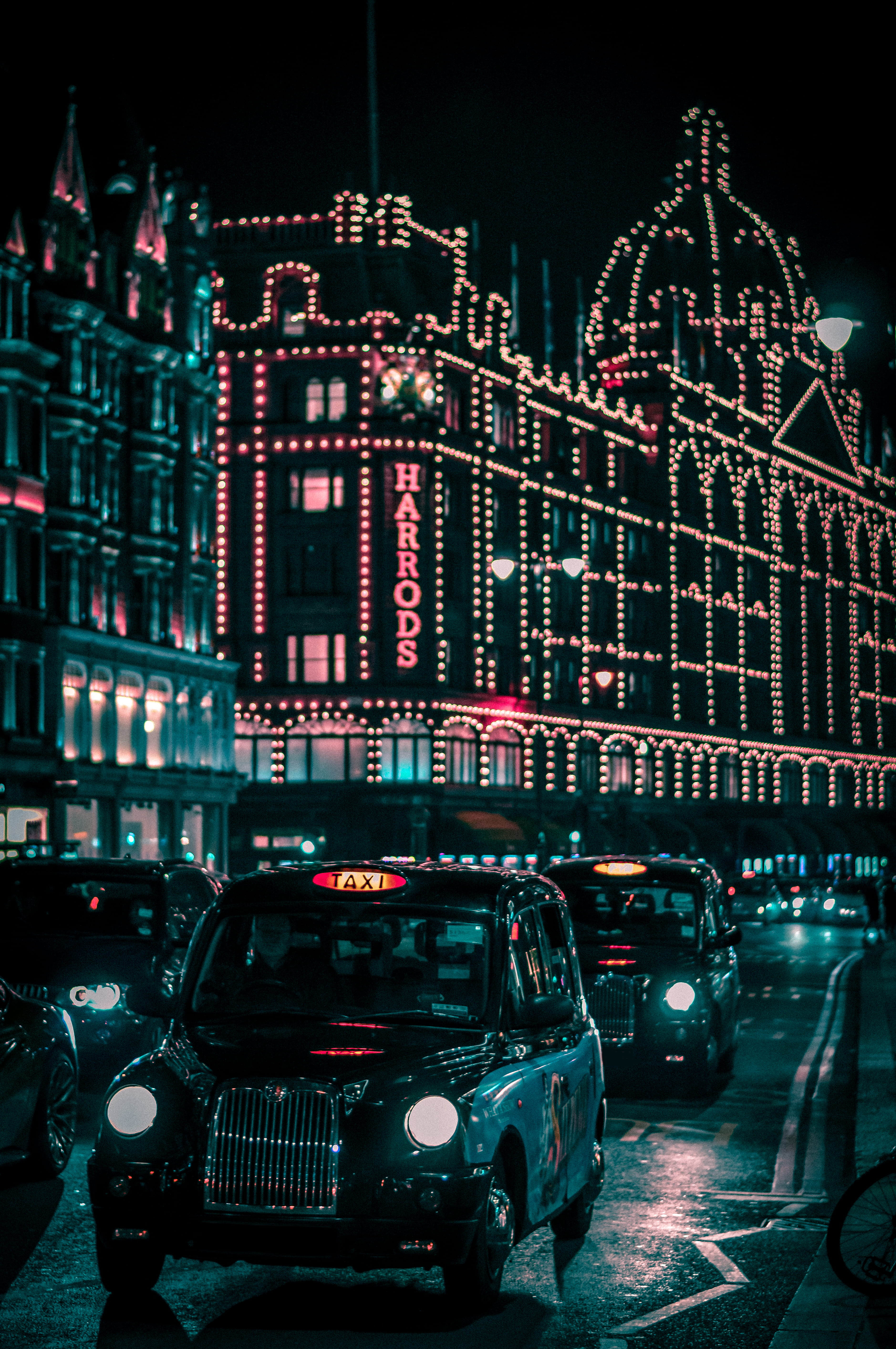 urban, city, mall, transportation, office building exterior, skyscraper, night, black, running, street, harrod, city life, uk, trough, cityscape, hatchback, Phone HD Wallpaper