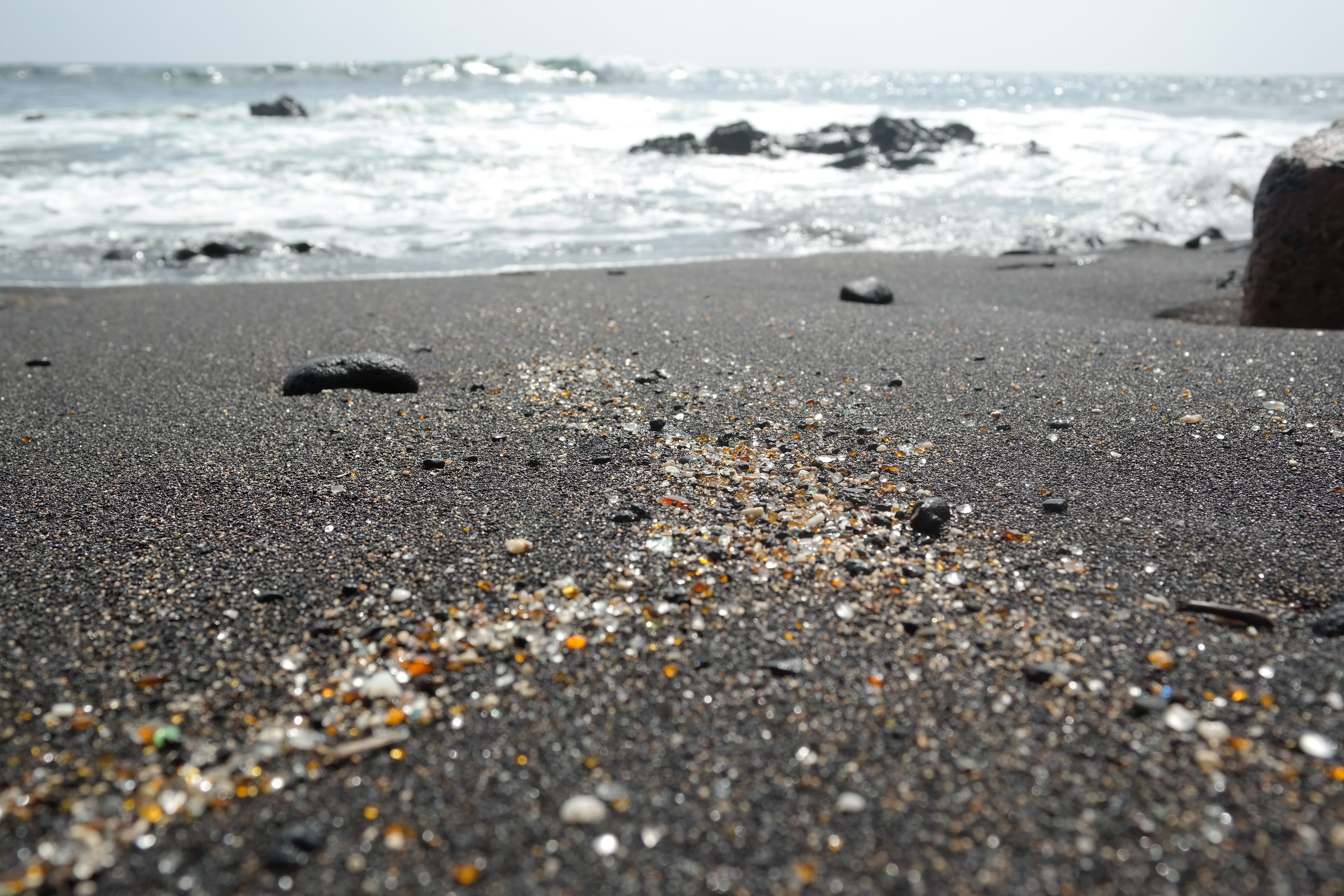 shimmer, day, ocean, tranquility, water, one animal, scenics - nature, sparkle, glitter, wave, surface level, gold, hawaii, sea, rock, pebble, beauty in nature, HD Wallpaper
