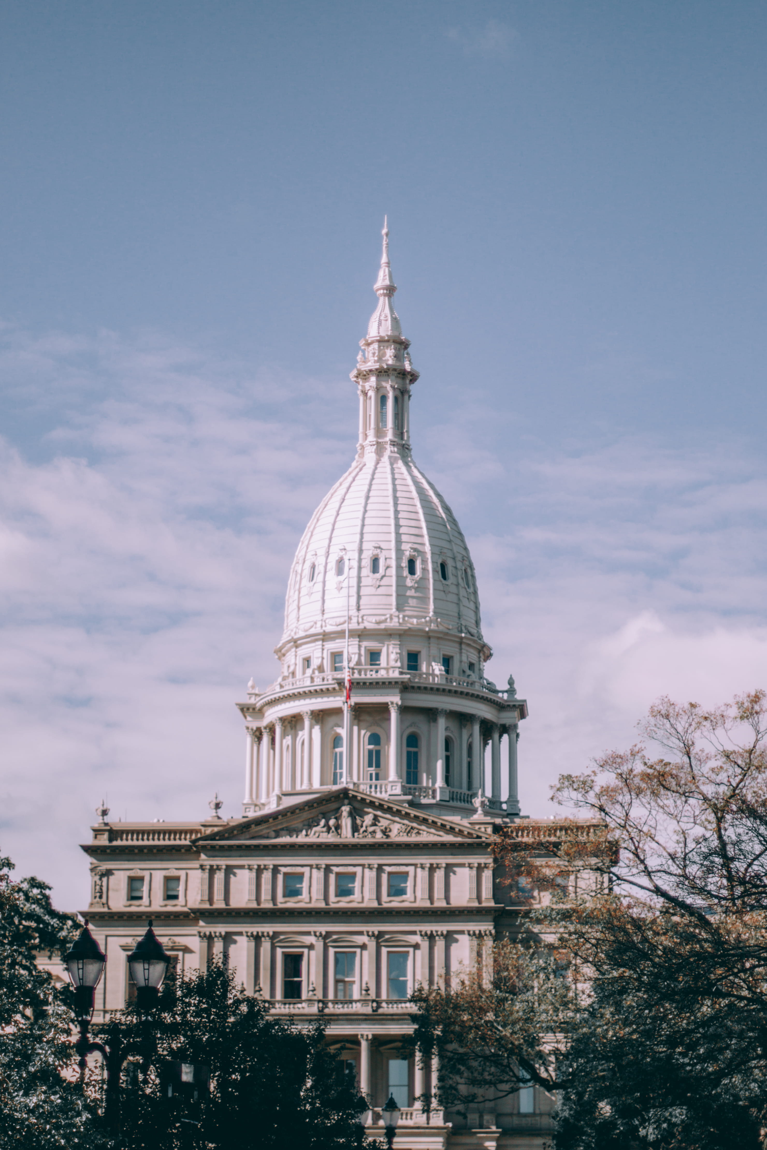 building, congress, plant, anamorphic, spirituality, 4K, nature, travel, built structure, capital, place of worship, travel destinations, day, michigan, Phone HD Wallpaper