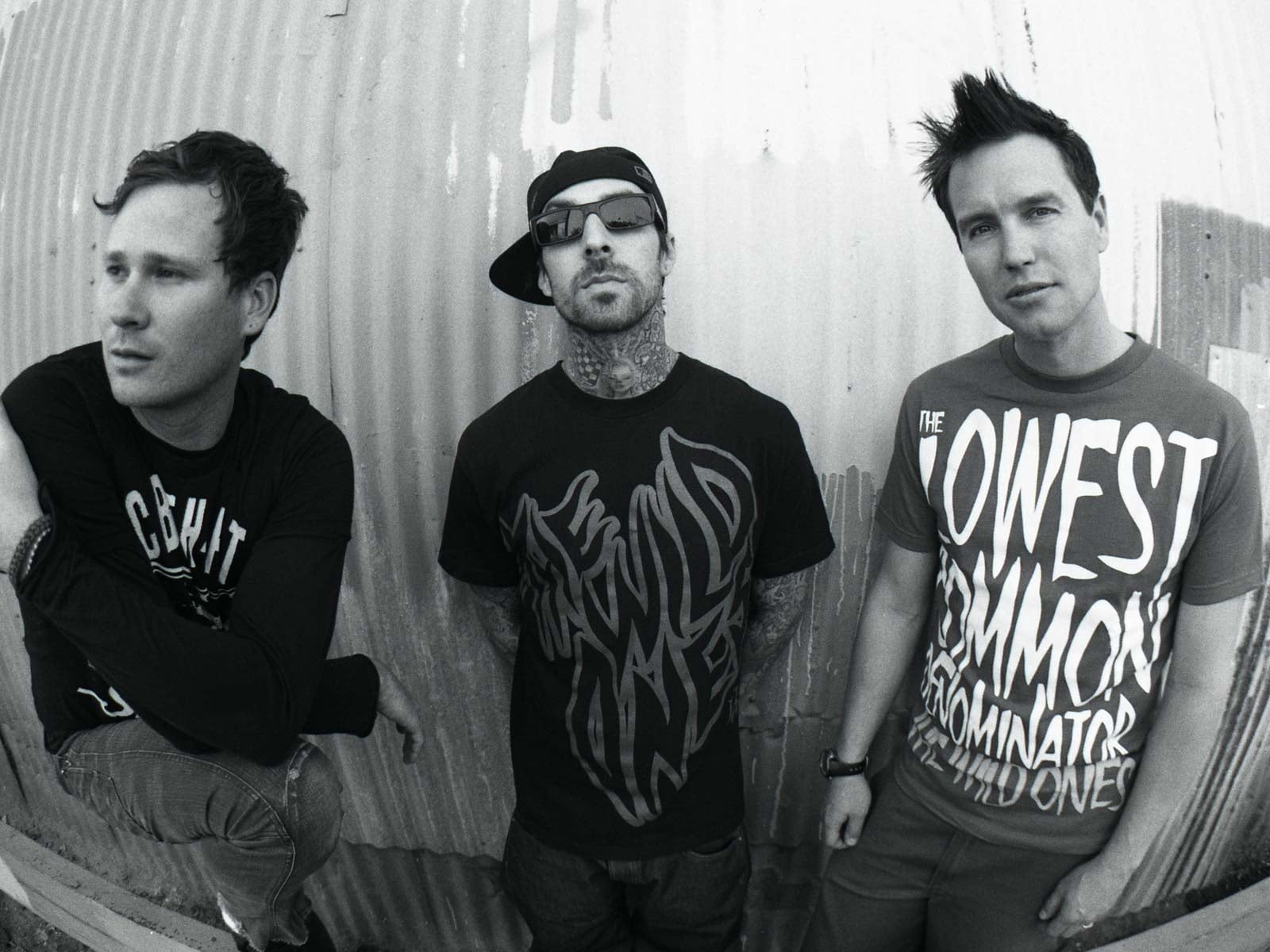 three quarter length, hands, blink-182, standing, young Adult, adult, lifestyles, grayscale, sport, young Men, indoors, photography, front view, outdoors, HD Wallpaper