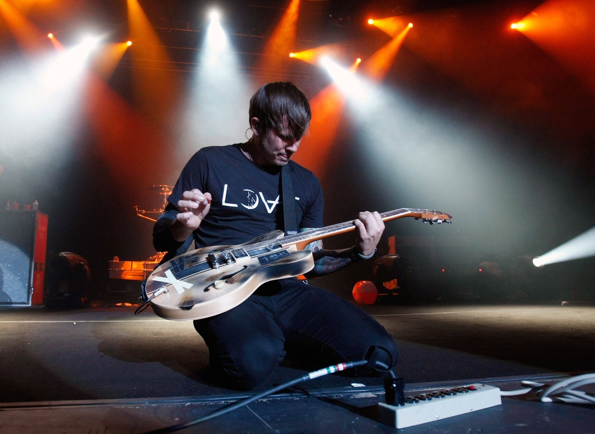 youth culture, men, musical equipment, performance, string instrument, playing, arts culture and entertainment, one person, musician, rock music, 1080P, HD Wallpaper