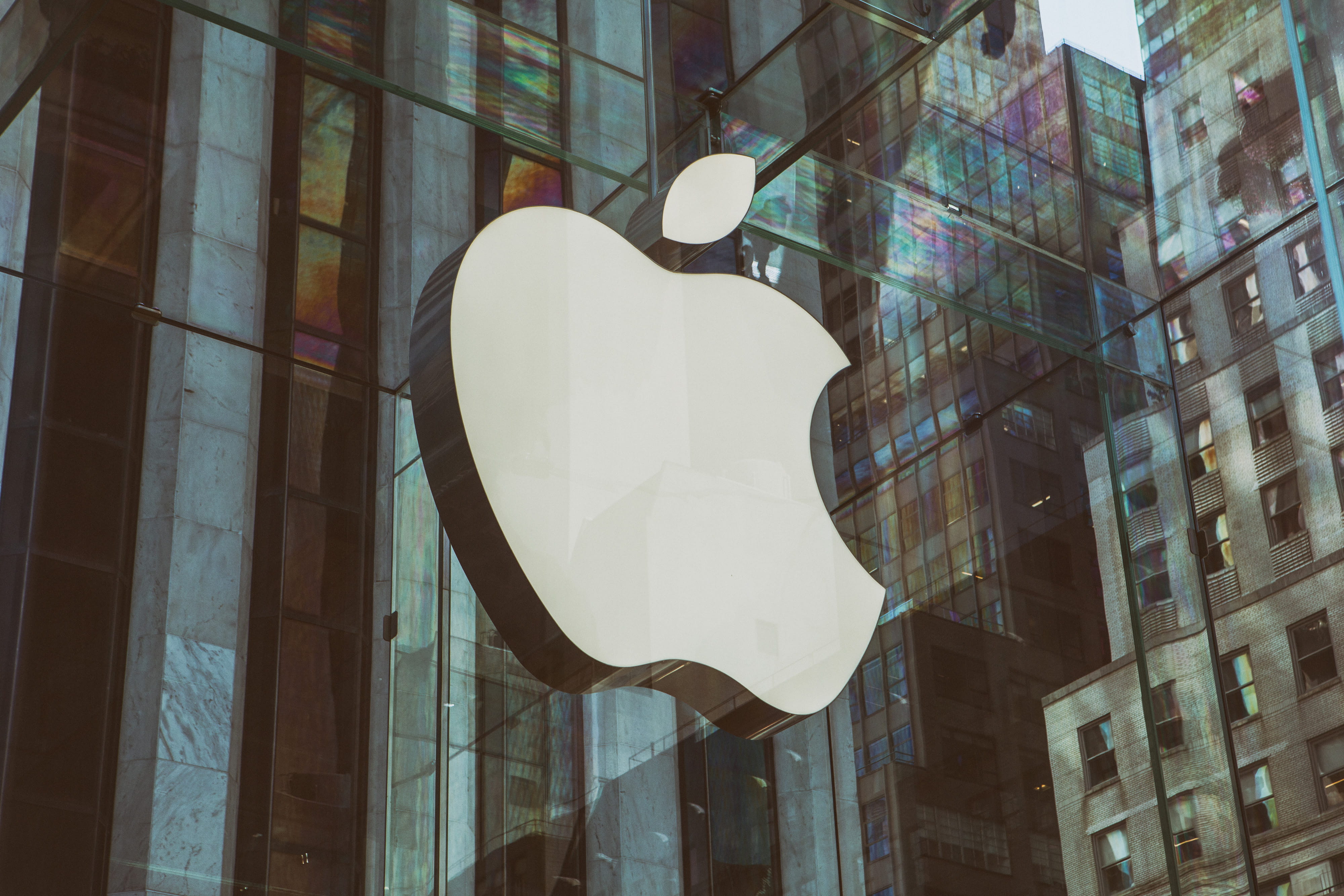shot, apple, uSA, window, glass - material, modern, building, york, sunlight, New York City, day, hanging, shape, th, skyscraper, low angle view, reflection, HD Wallpaper
