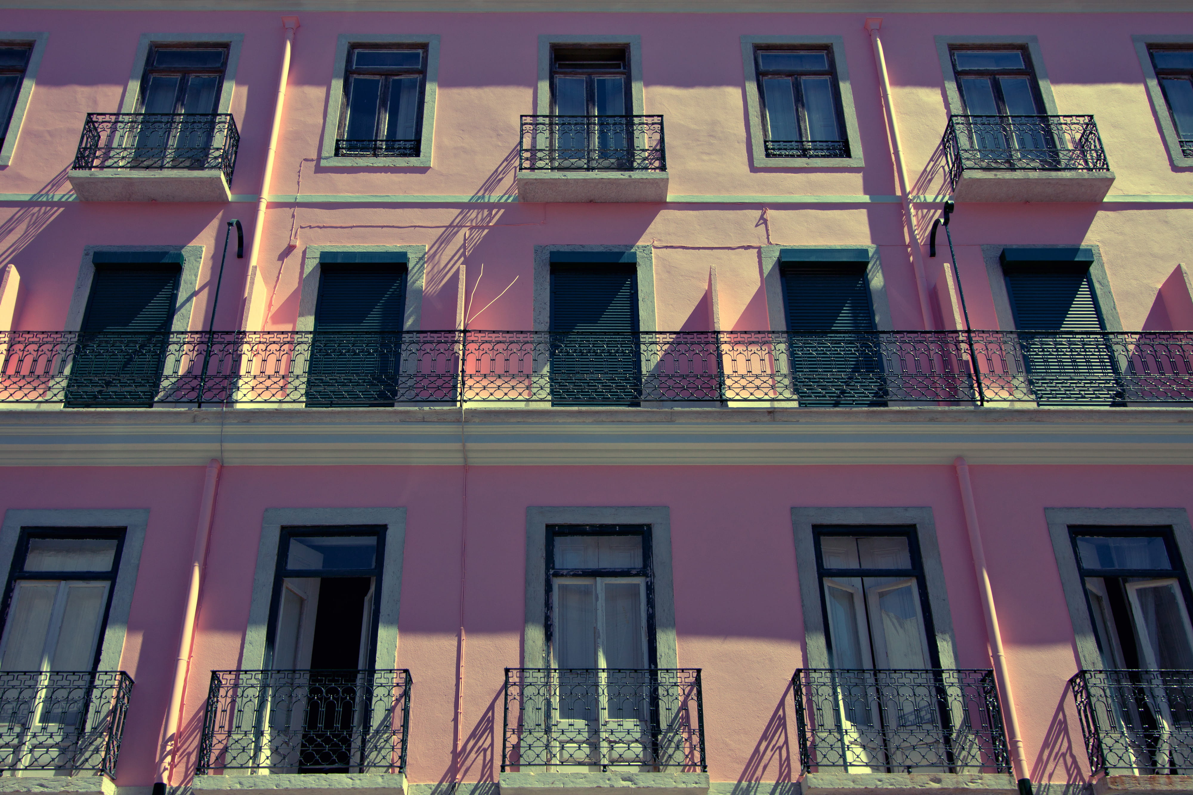 nature, no People, pink, city, reflection, building Exterior, facade, shot, 4K, Wide-angle, window, apartment, entrance, architecture, full frame, glass, HD Wallpaper