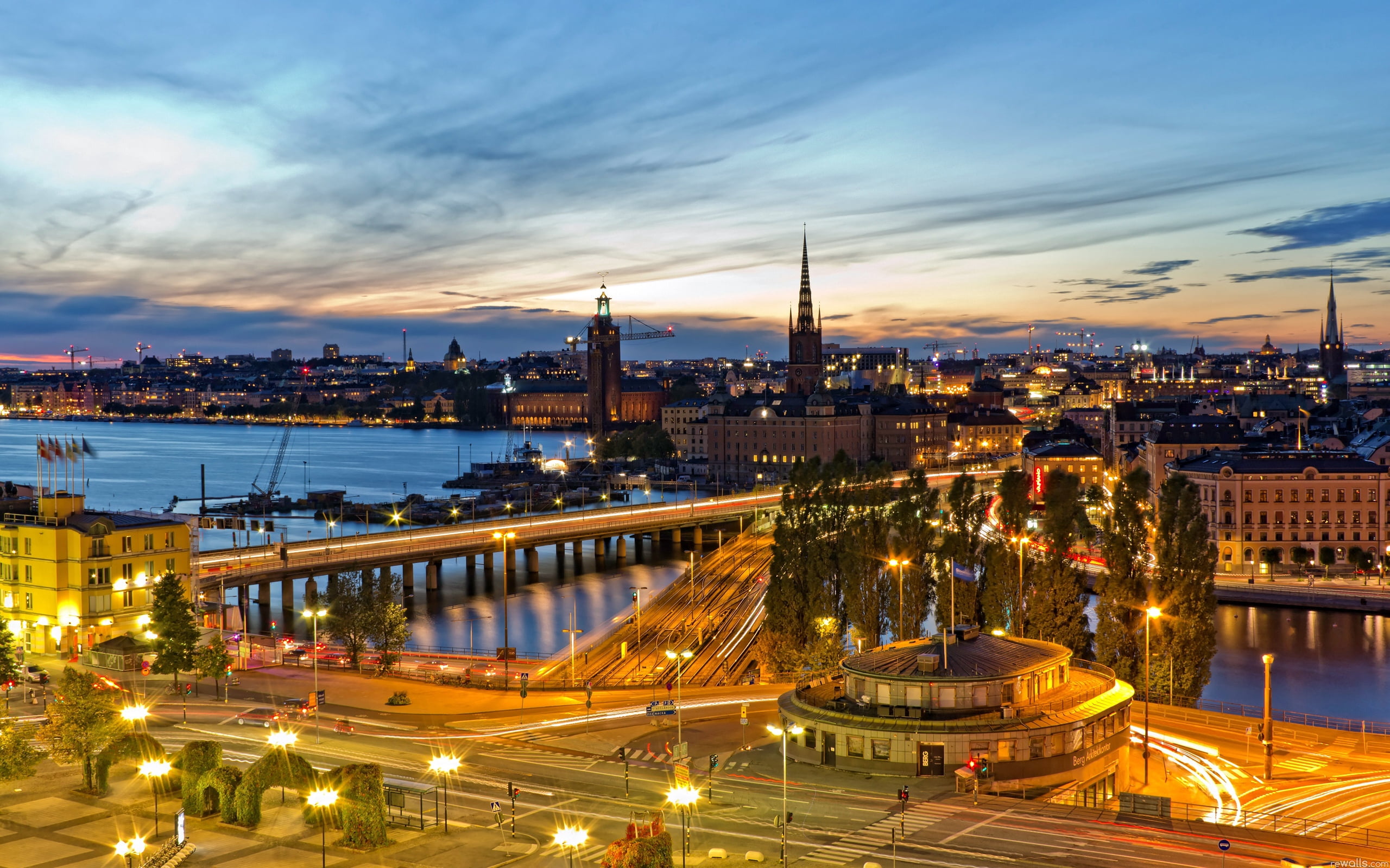 europe, traffic, river, building Exterior, sky, office building exterior, light trail, long exposure, stockholm, twilight, night, lights of the city, architecture, HD Wallpaper