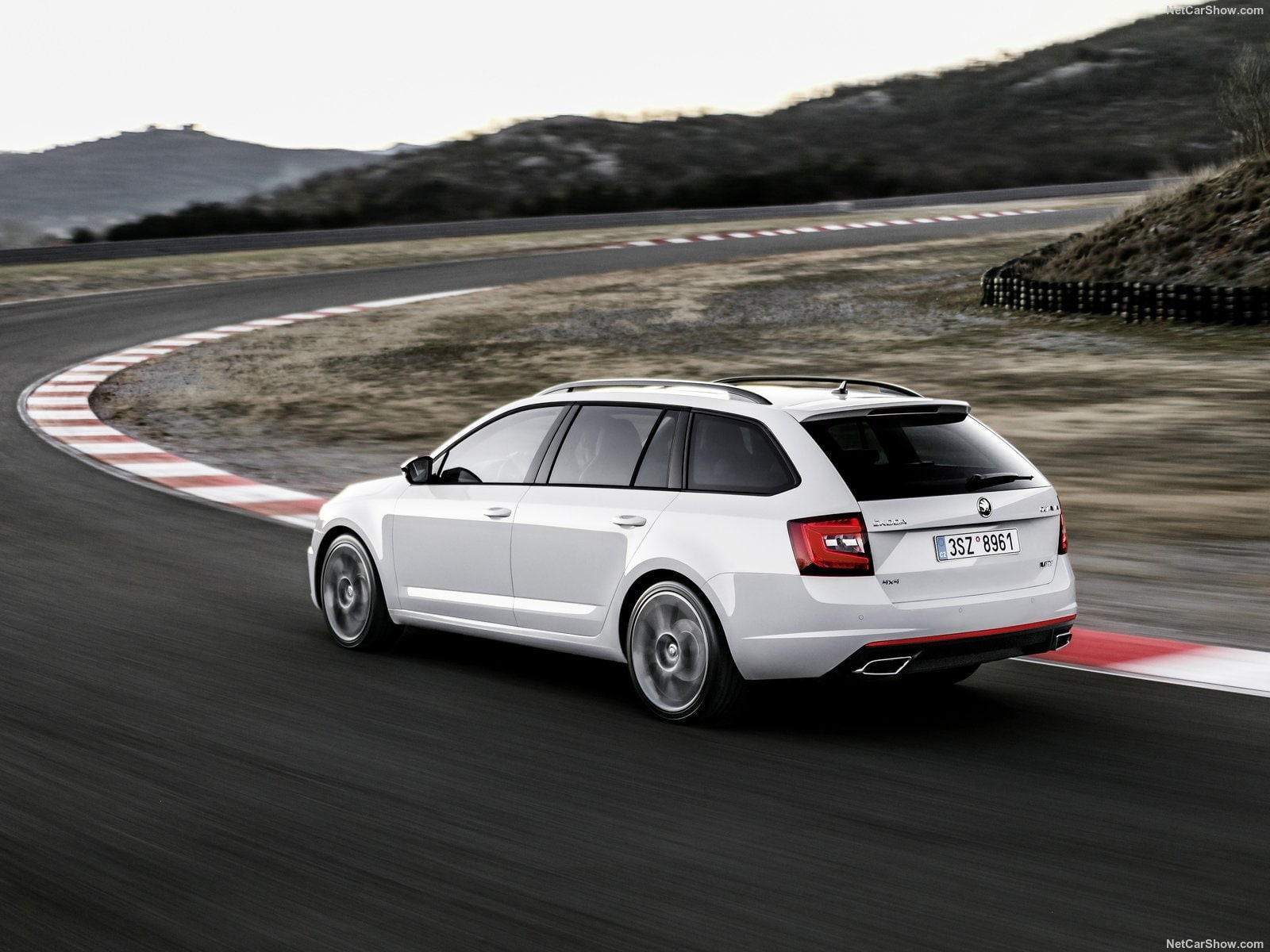 skoda, (rs), octavia, 2017, 720P, wagon, white, combi, cars, HD Wallpaper