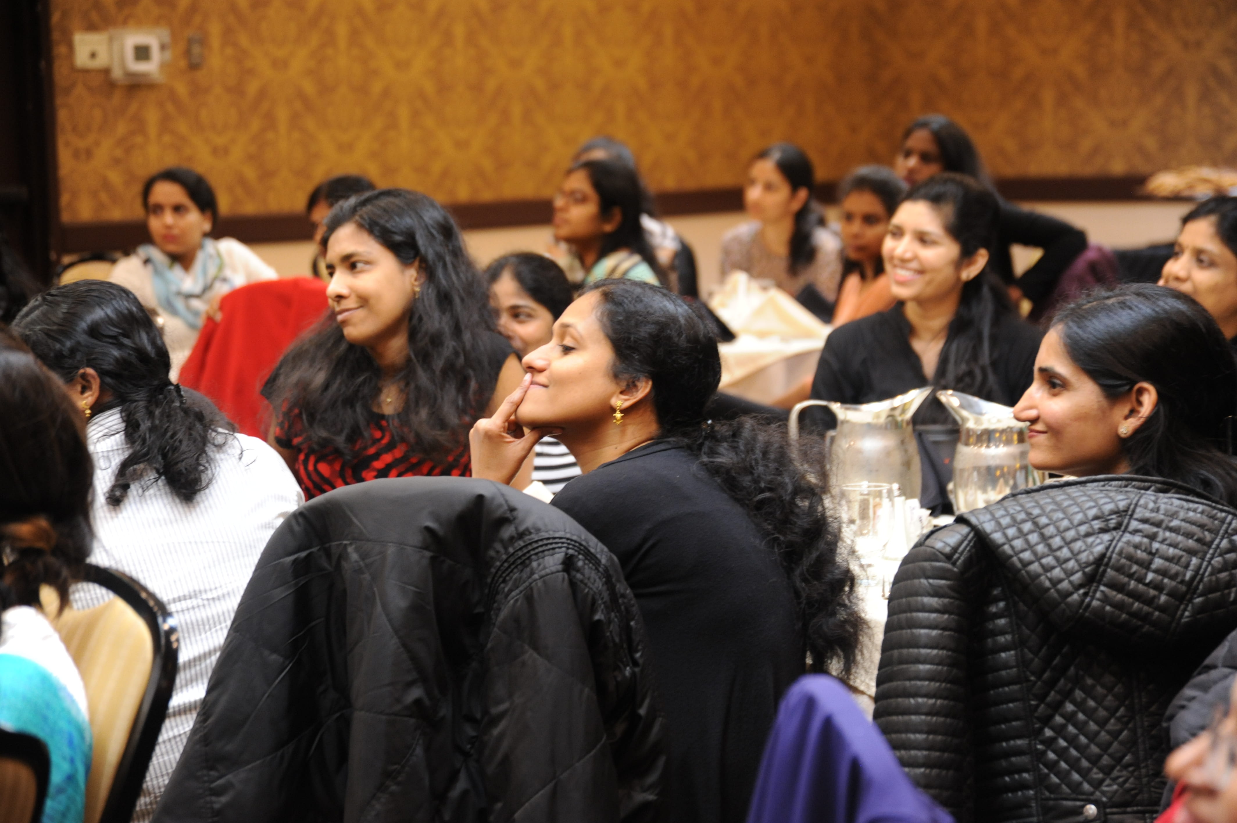 woman, emotion, attend a  lunch meeting (with former infosys ceo visionary dr. vishal sikka, jury, 4K, smiling, women, friendship, large group of people, HD Wallpaper