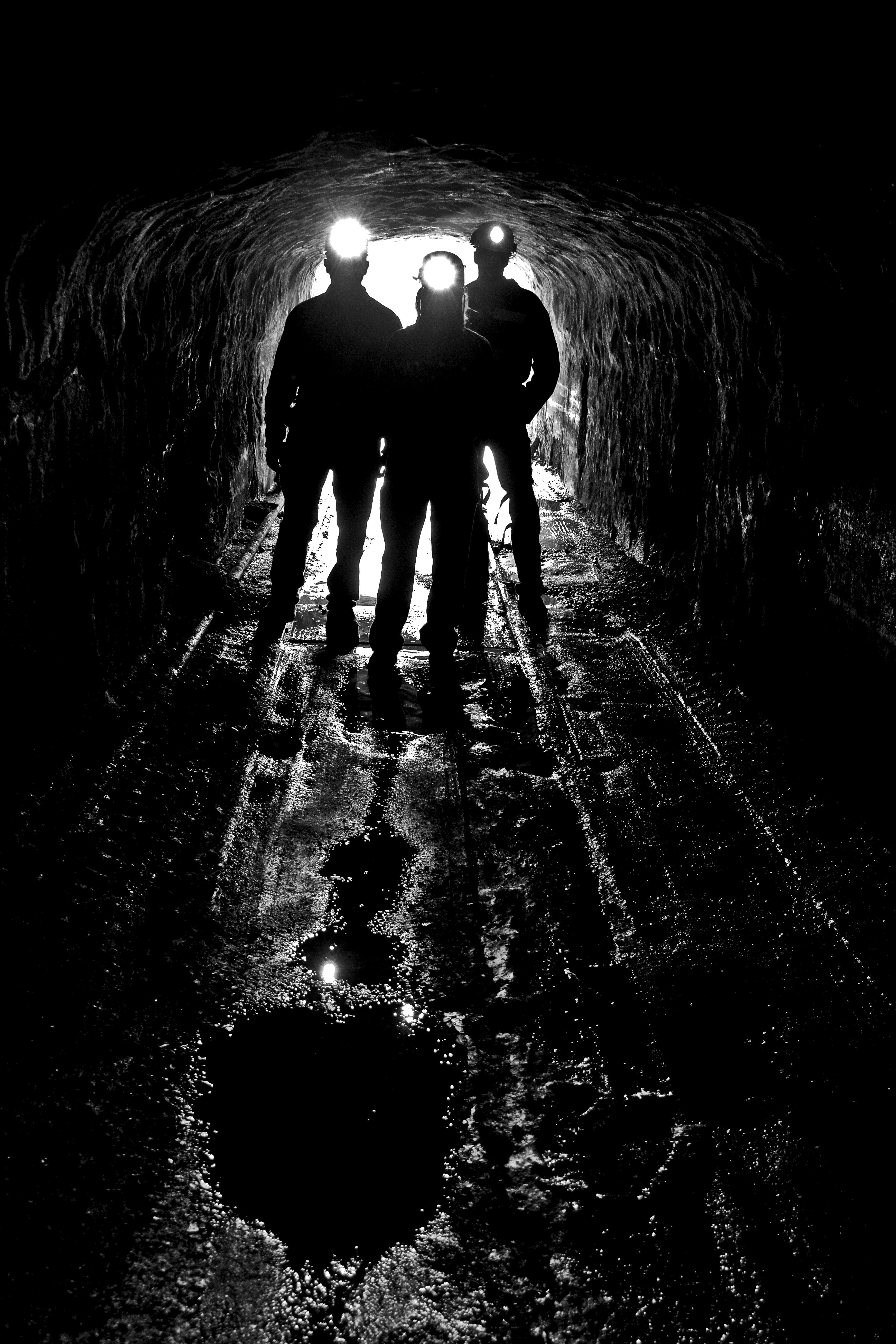 light at the end of the tunnel, full length, job, the way forward, nature, illuminated, group of people, headlamp, people, coal mine, mining, women, silhouettes, Phone HD Wallpaper
