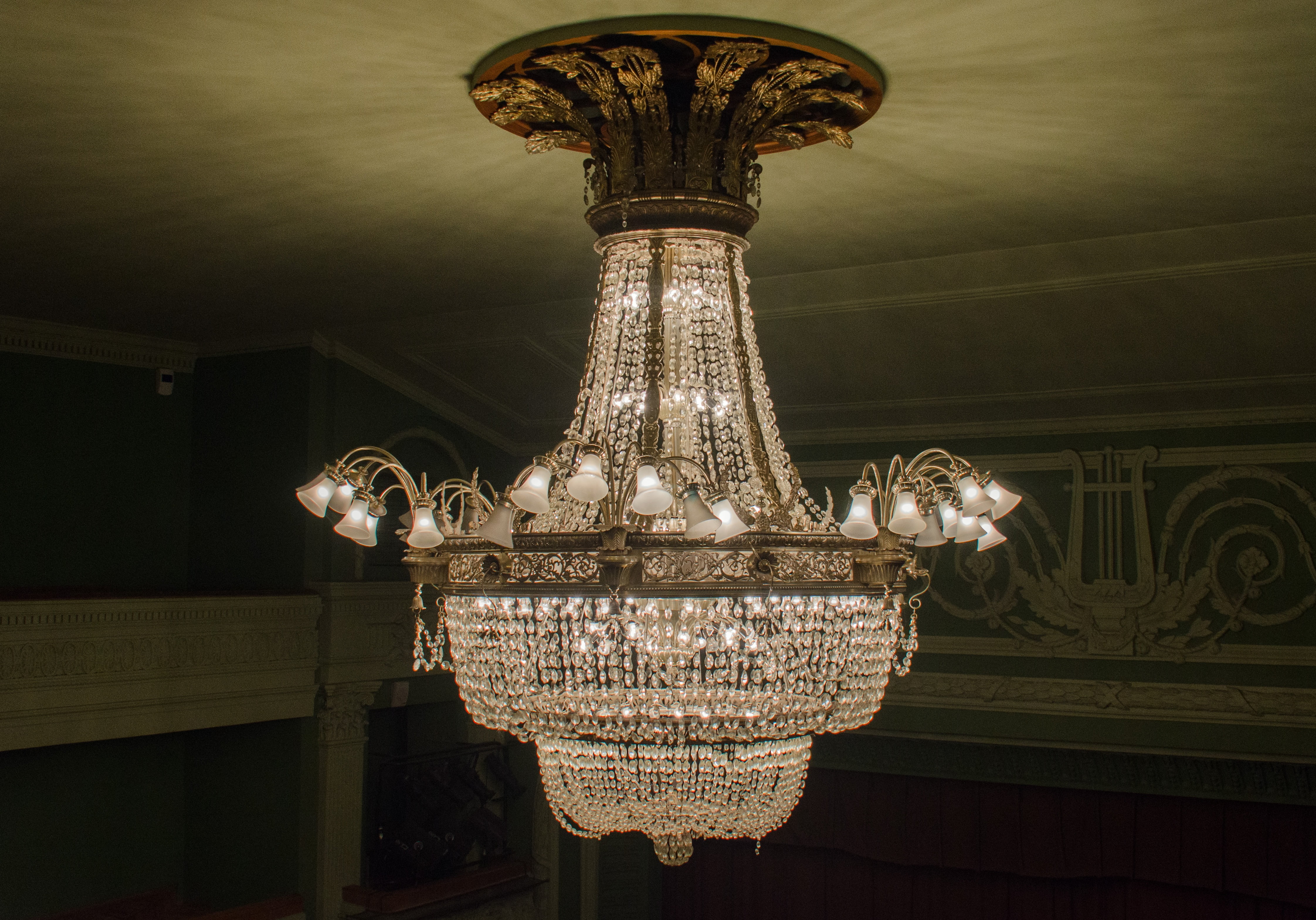 low angle view, lighting equipment, 4K, elegance, ceiling, clear, electric lamp, craft, light, built structure, indoors, ceiling luminaire, antique, art and craft, HD Wallpaper