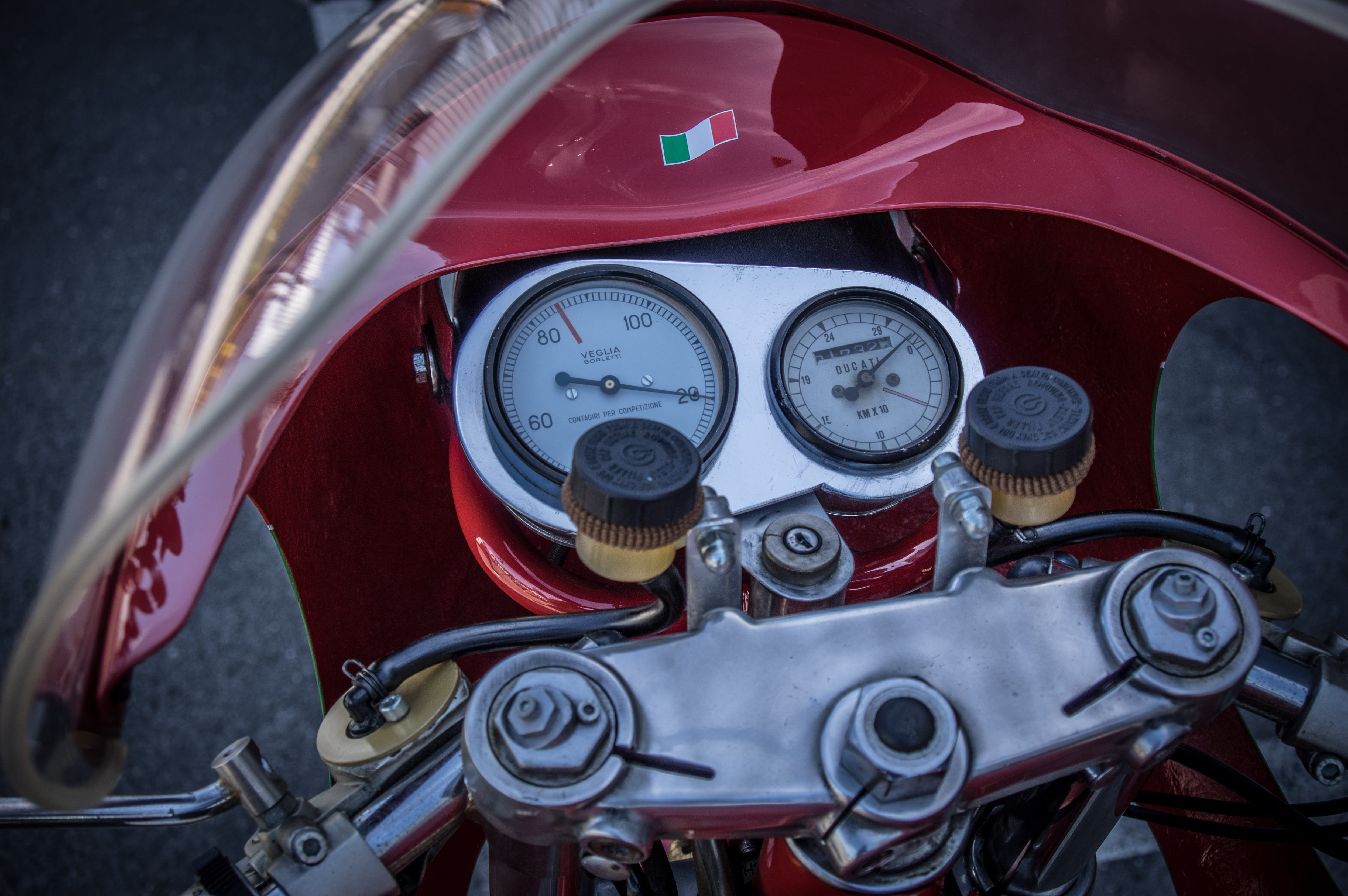 motorcycle, indoors, land vehicle, mode of transportation, metal, two wheeled vehicle, motor vehicle, speed display, close-up, gauge, dashboard, classic, HD Wallpaper