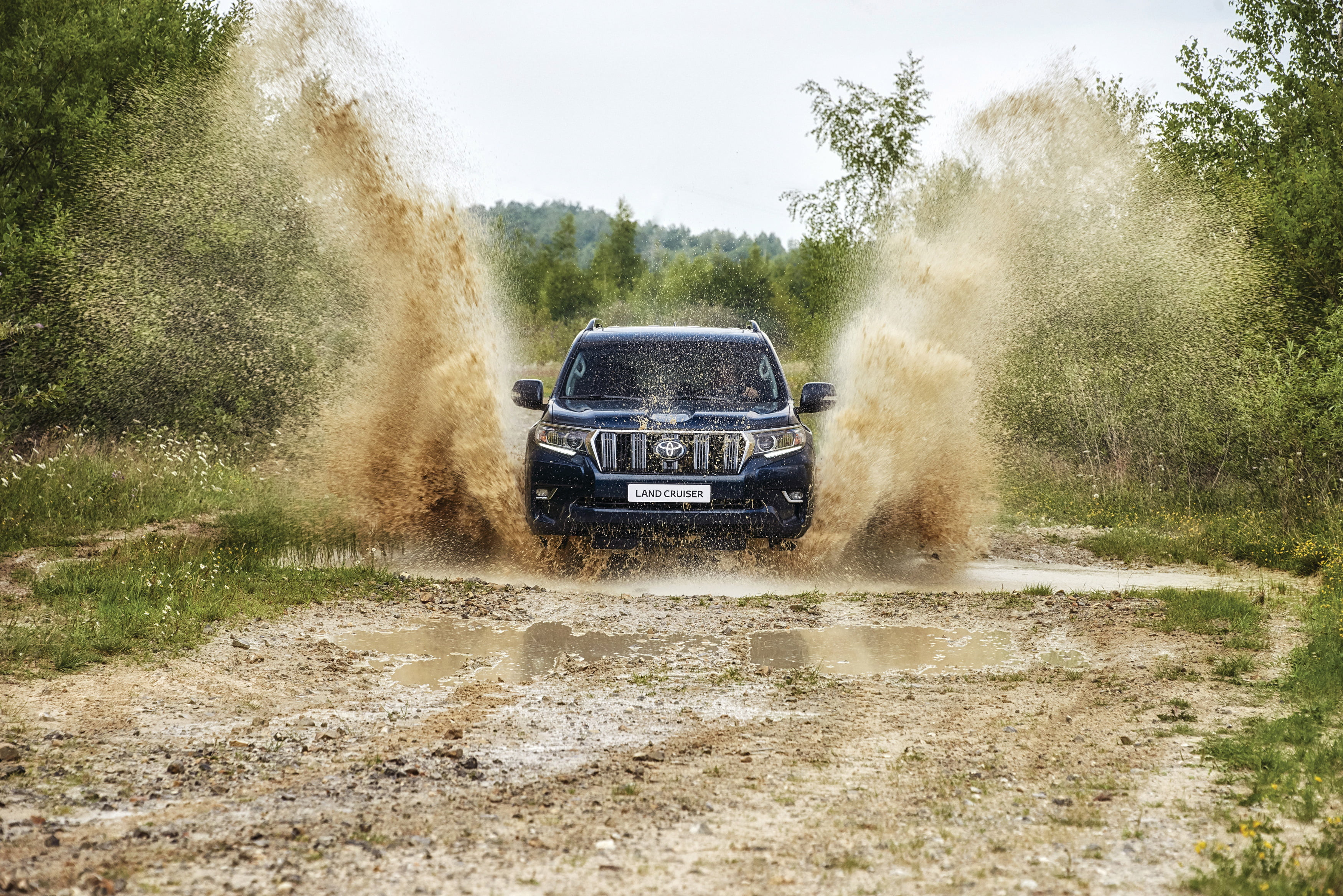 tree, rain, 4k, rural scene, plant, car, day, mode of transportation, dust, field, 2K, 2017 cars, water, splashing, land cruiser, land, hd, mud, cars, HD Wallpaper