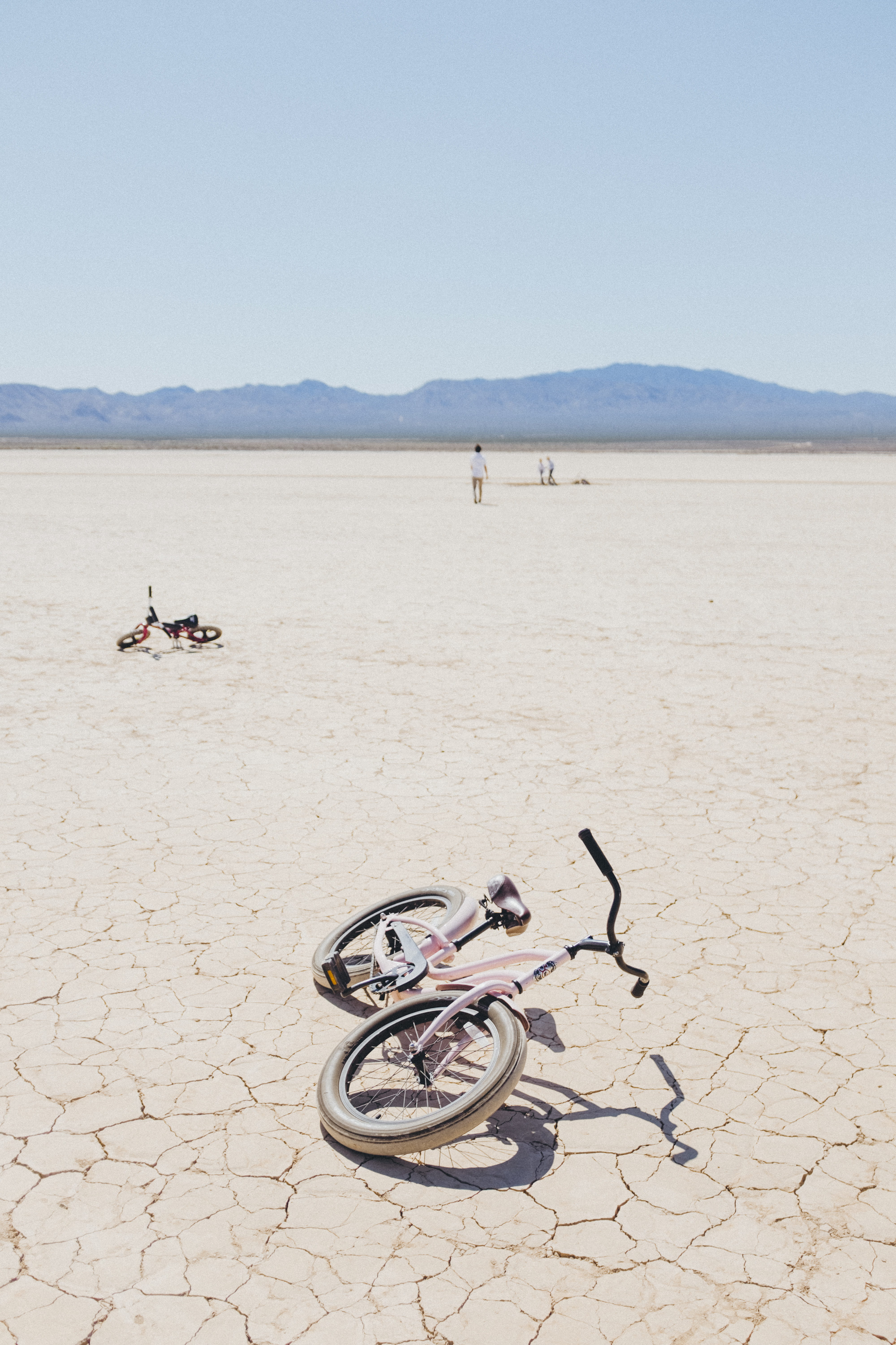 vehicle, sand, dry lake bed, climate, outdoors, beach, landscape, mountain, boat, 5K, desert, soil, incidental people, beauty in nature, arid climate, Phone HD Wallpaper