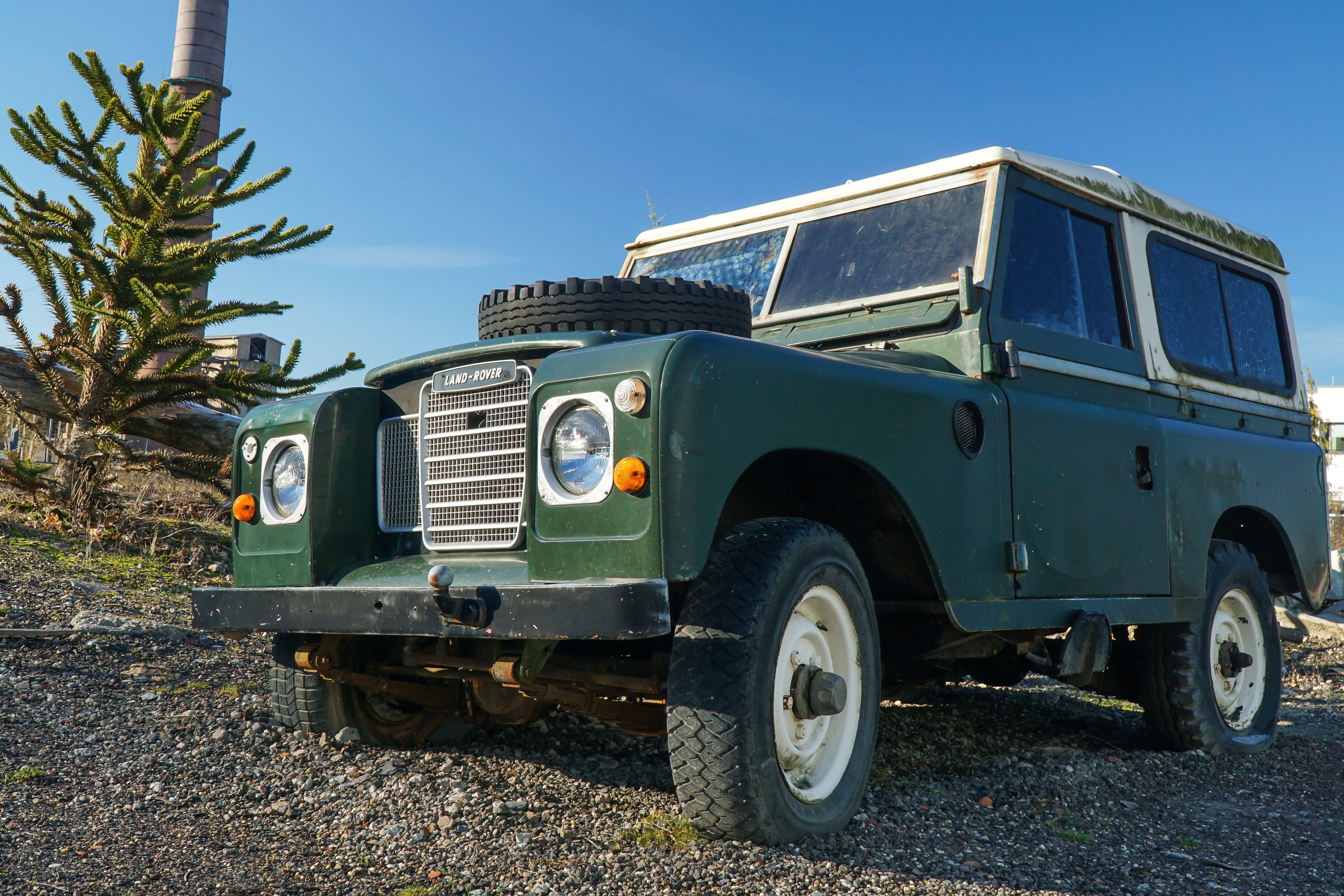 all terrain vehicle, 4 x 4, sky, land vehicle, offroad, old, parking, metal, no people, stationary, all wheel drive, mode of transportation, british, 4x4, HD Wallpaper