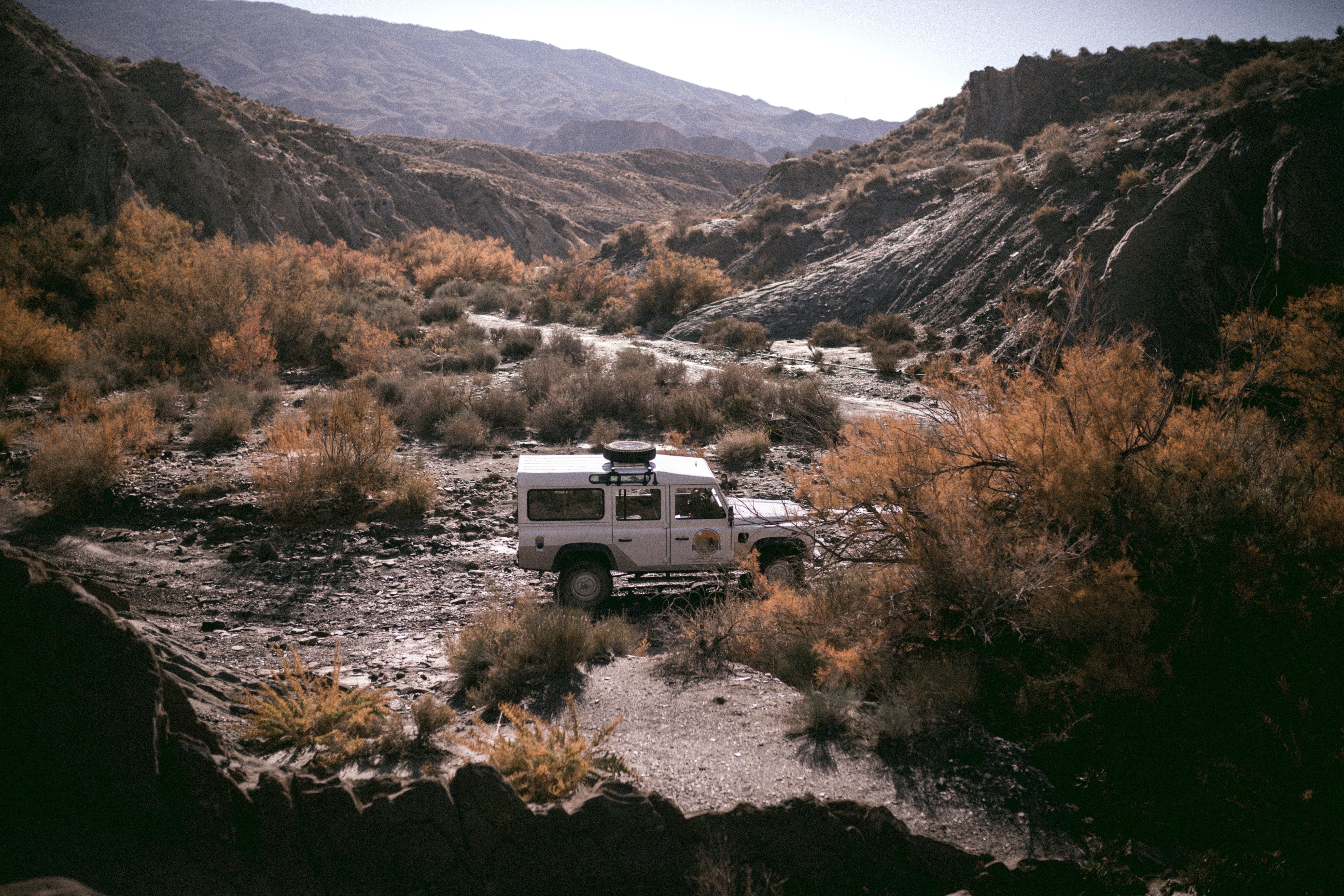 parked, mountain range, leaf, suv, outdoors, scenics - nature, mode of transportation, land vehicle, bush, transportation, car, landrover, land, near, environment, HD Wallpaper