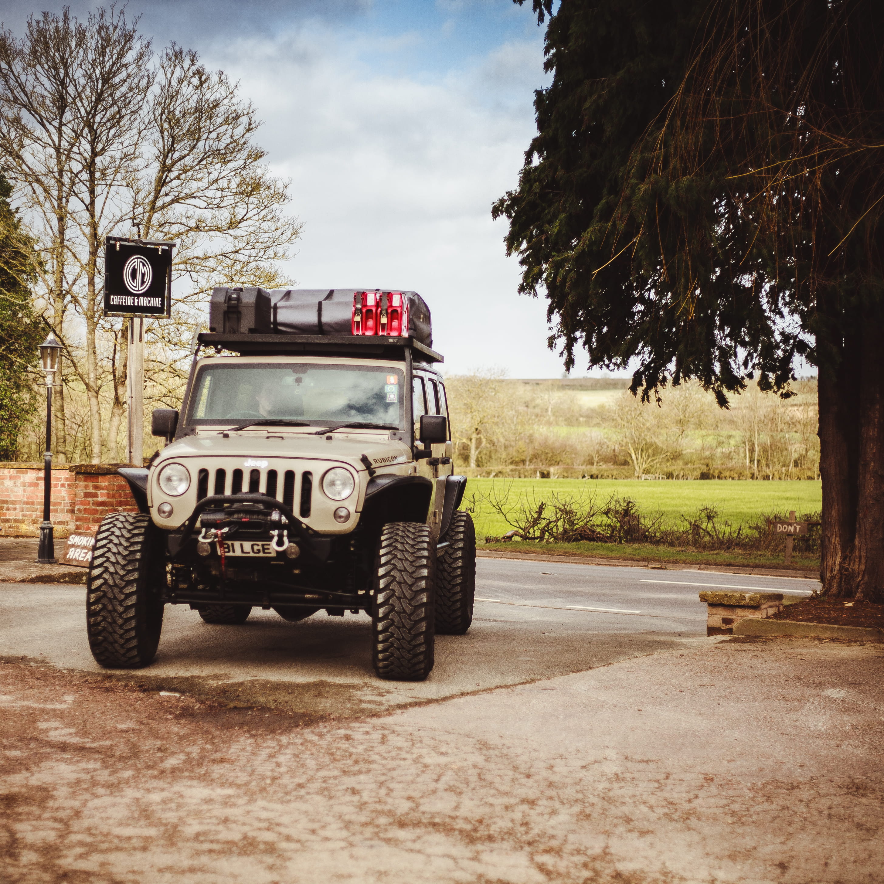 offroad, jeep, automobile, stationary, vehicle, city, nature, truck, tire, road, vegetation, sky, roof rack, plant, on the move, mode of transportation, Phone HD Wallpaper