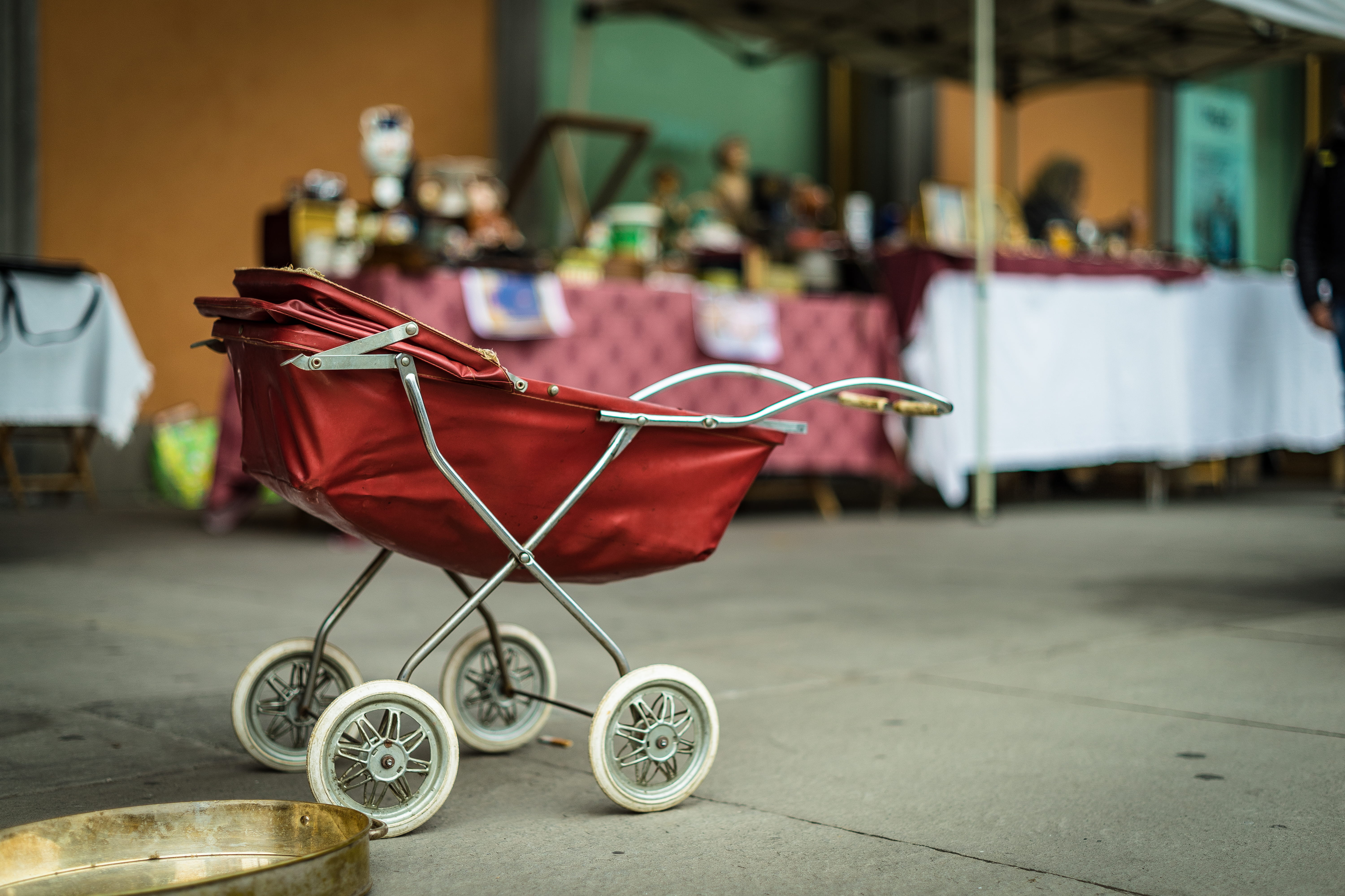 antique, business, s, street, focus, red, child, used, chair, market, absence, table, architecture, flea, day, stroller, transportation, kid, photography, HD Wallpaper