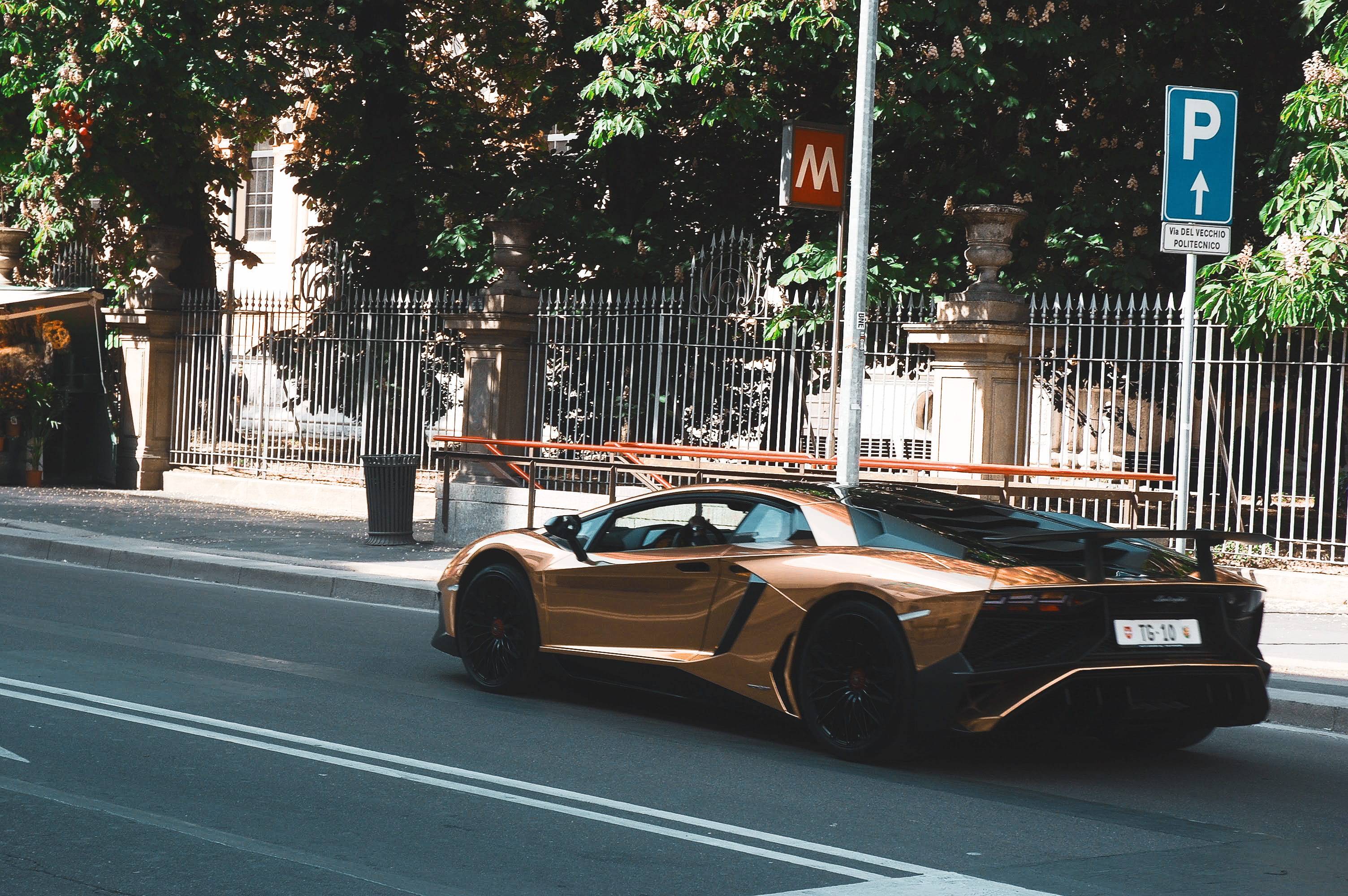 italia, no people, lambo, italy, symbol, motor vehicle, transportation, tree, street, built structure, cars, carro, day, road, car, plant, communication, HD Wallpaper