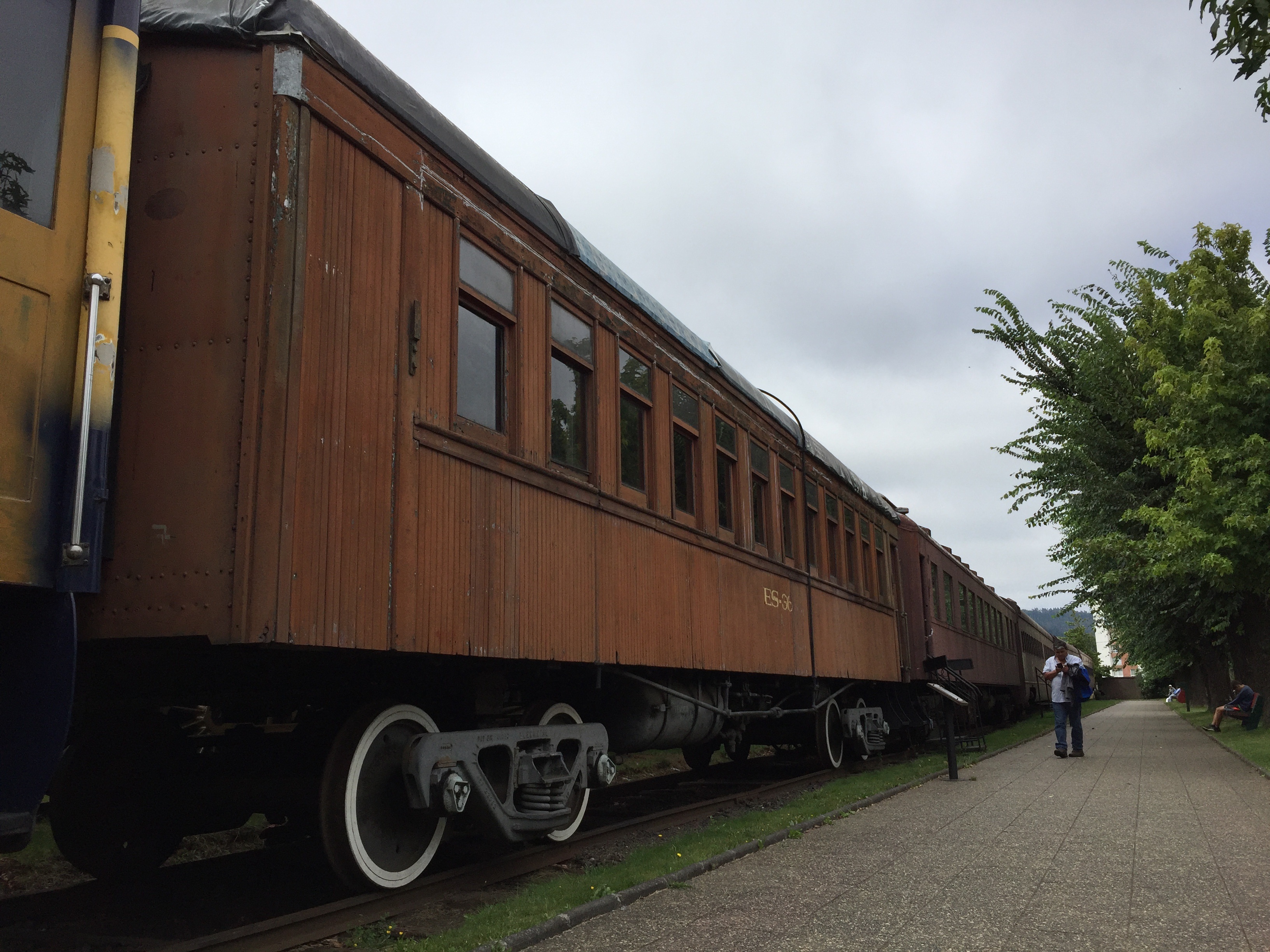 tren, 2K, rail transportation, train, tree, carro, mode of transportation, viaje, track, transport, incidental people, business, freight train, day, public transportation, HD Wallpaper