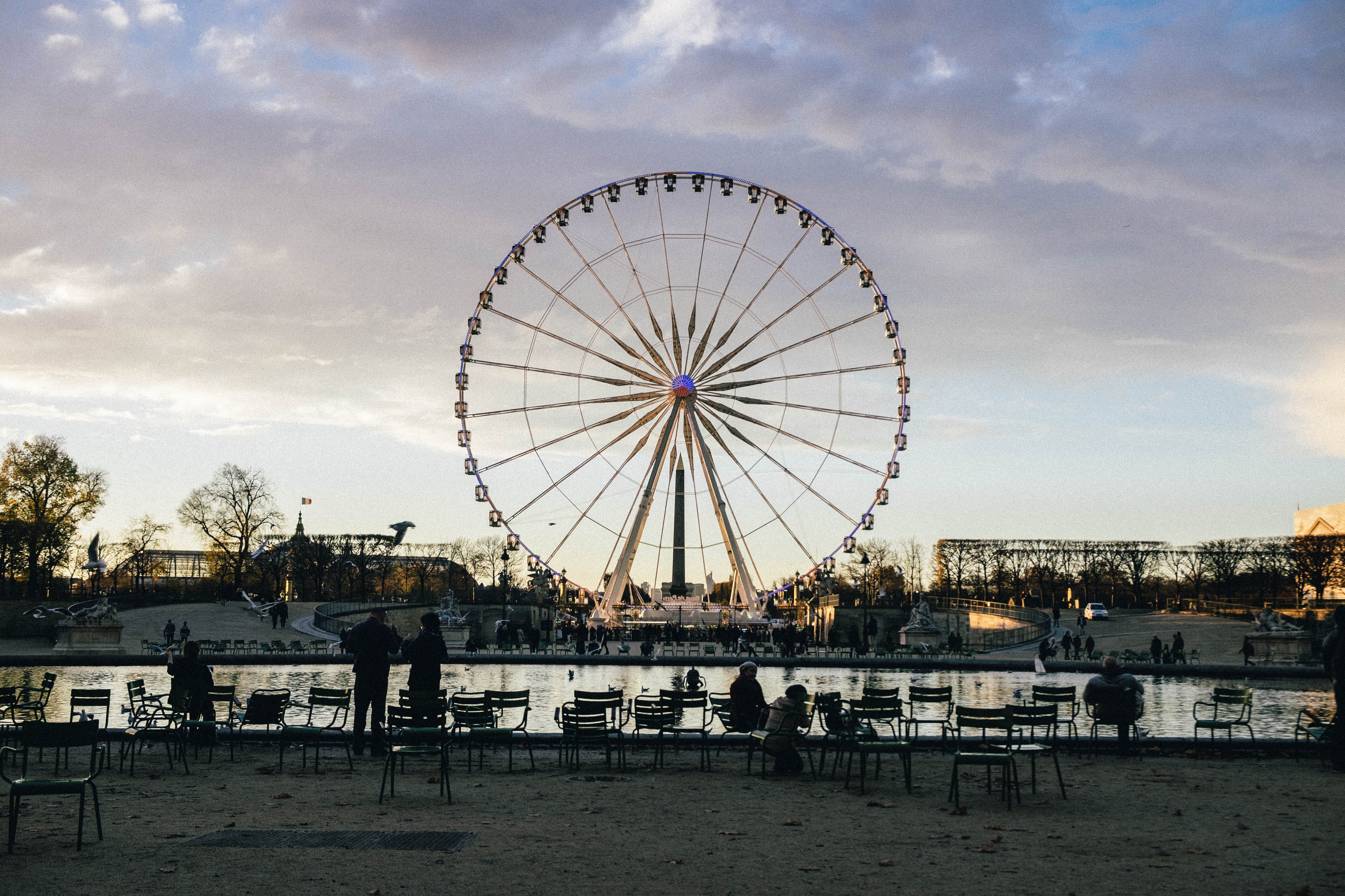 outdoors, amusement park, building exterior, crowd, sky, paris, nature, amusement park ride, roda-gigante, cloud - sky, real people, water, architecture, HD Wallpaper