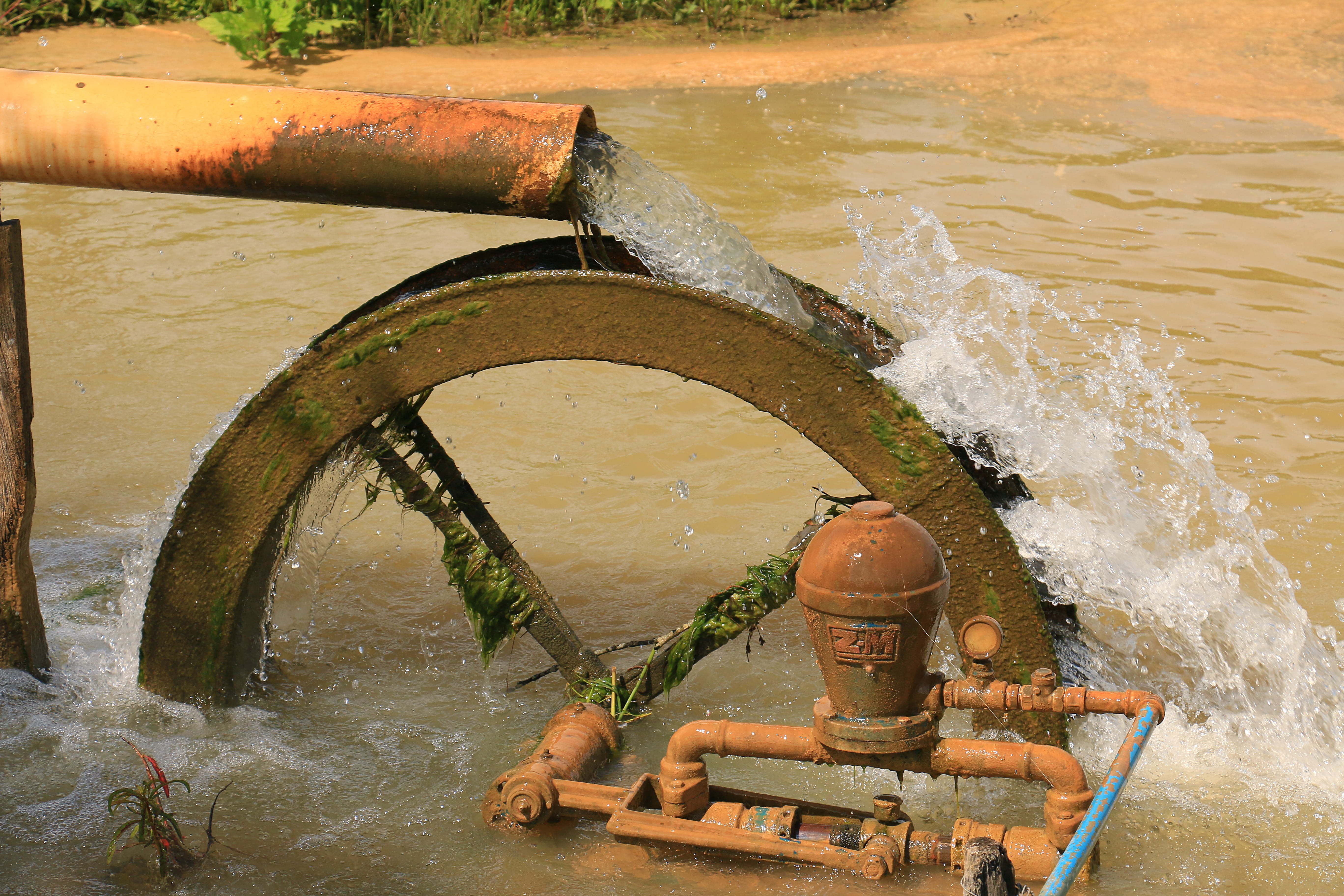 roda d agua, water, flowing water, nautical Vessel, no people, high angle view, river, transportation, bridge, built structure, motion, pipe - tube, splashing, HD Wallpaper