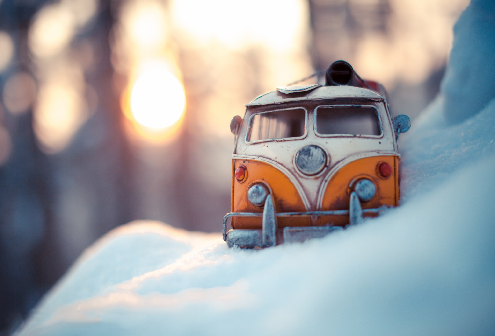 Kim Leuenberger, cold temperature, field, nature, photo, transportation, white, mode of transportation, macro, yellow, minibus, miniature, close-up, winter, HD Wallpaper