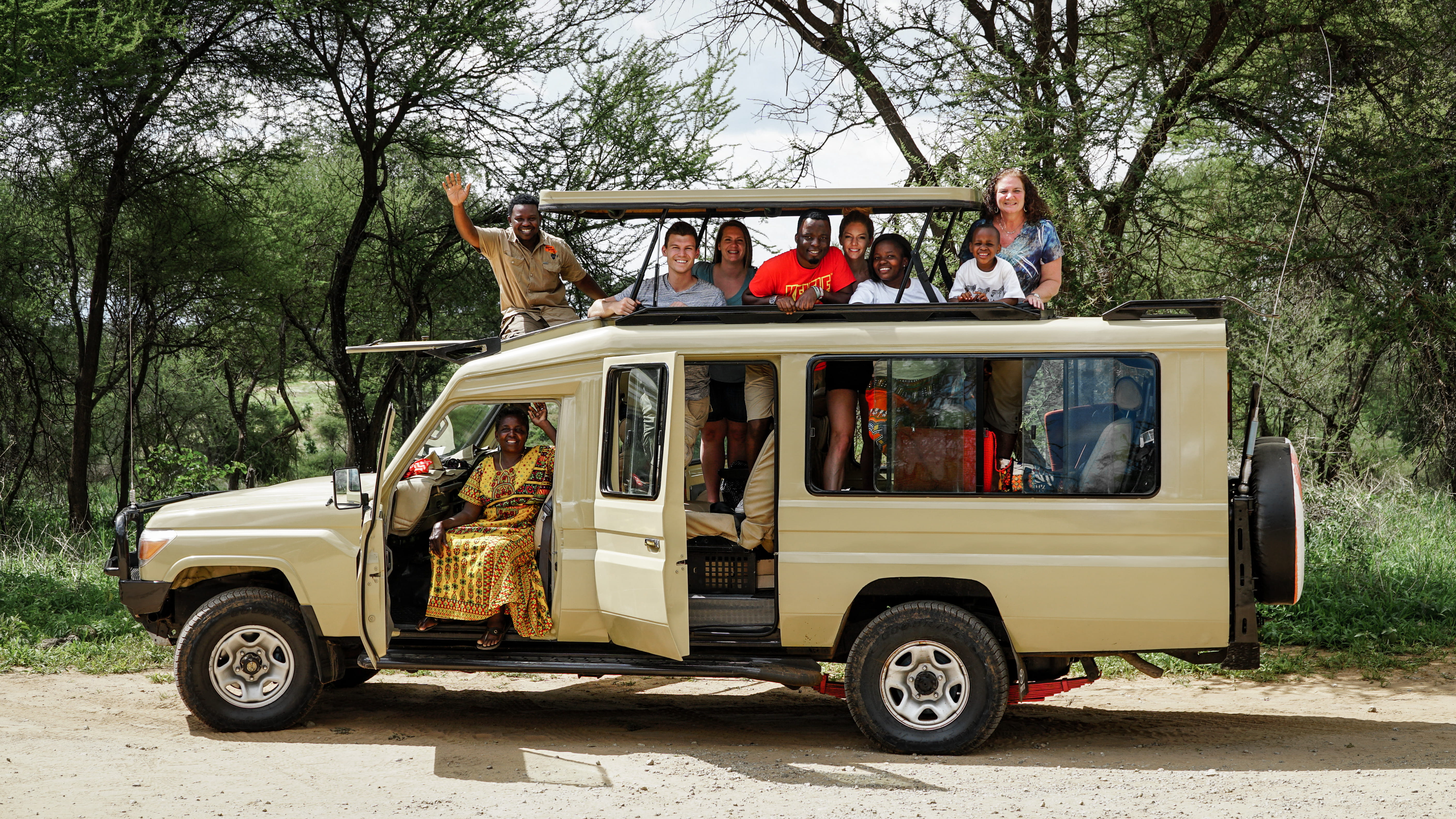 caravan, car, group of people, leafed, land vehicle, jeep, automobile, vehicle, amphibious vehicle, minibus, outdoors, beige, van, tree, riding, motor vehicle, HD Wallpaper