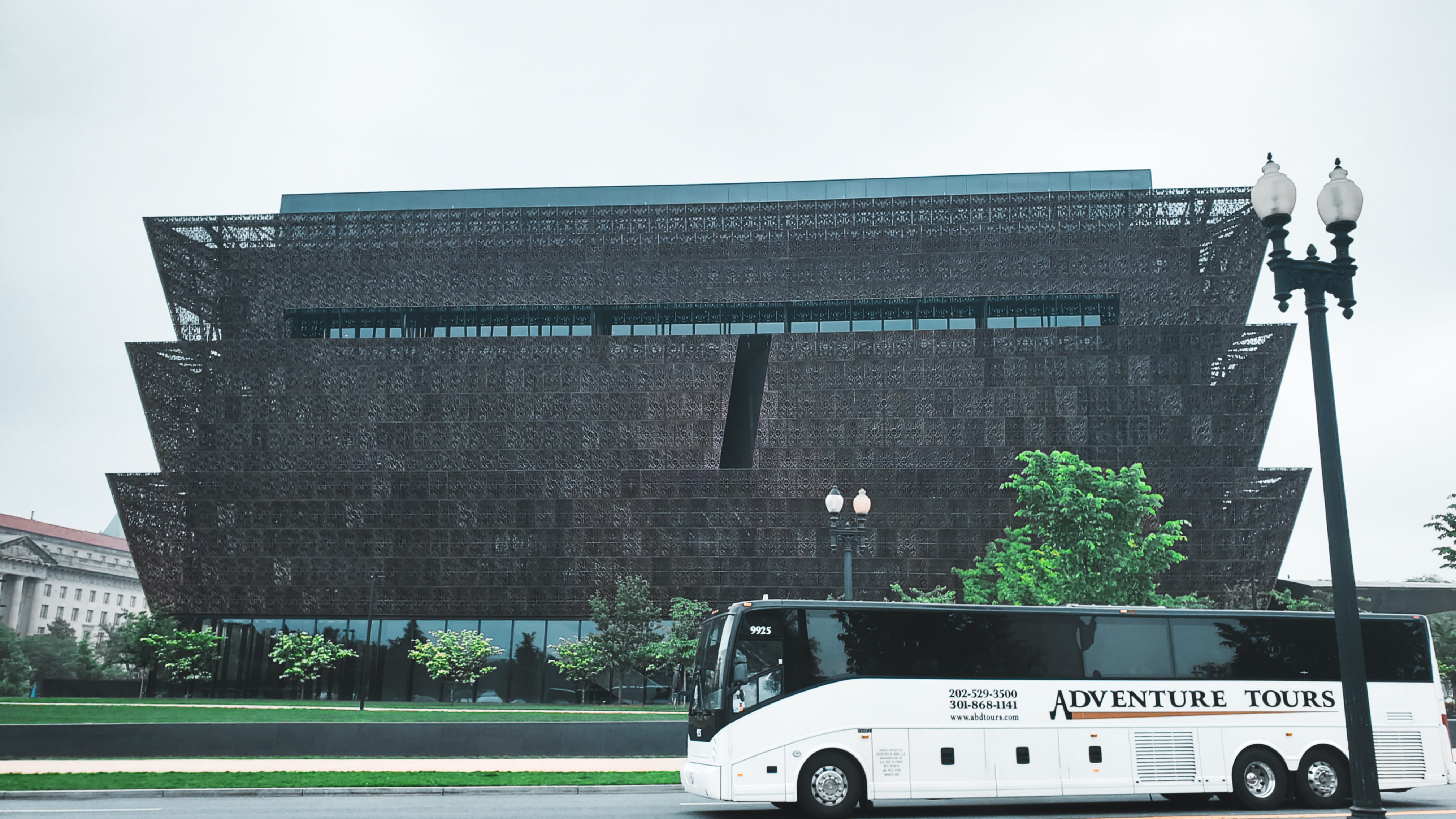 van, outdoors, building, architecture, bus stop, mode of transportation, plant, bird, sky, grass, united states, vehicle, building exterior, aircraft, animal, HD Wallpaper